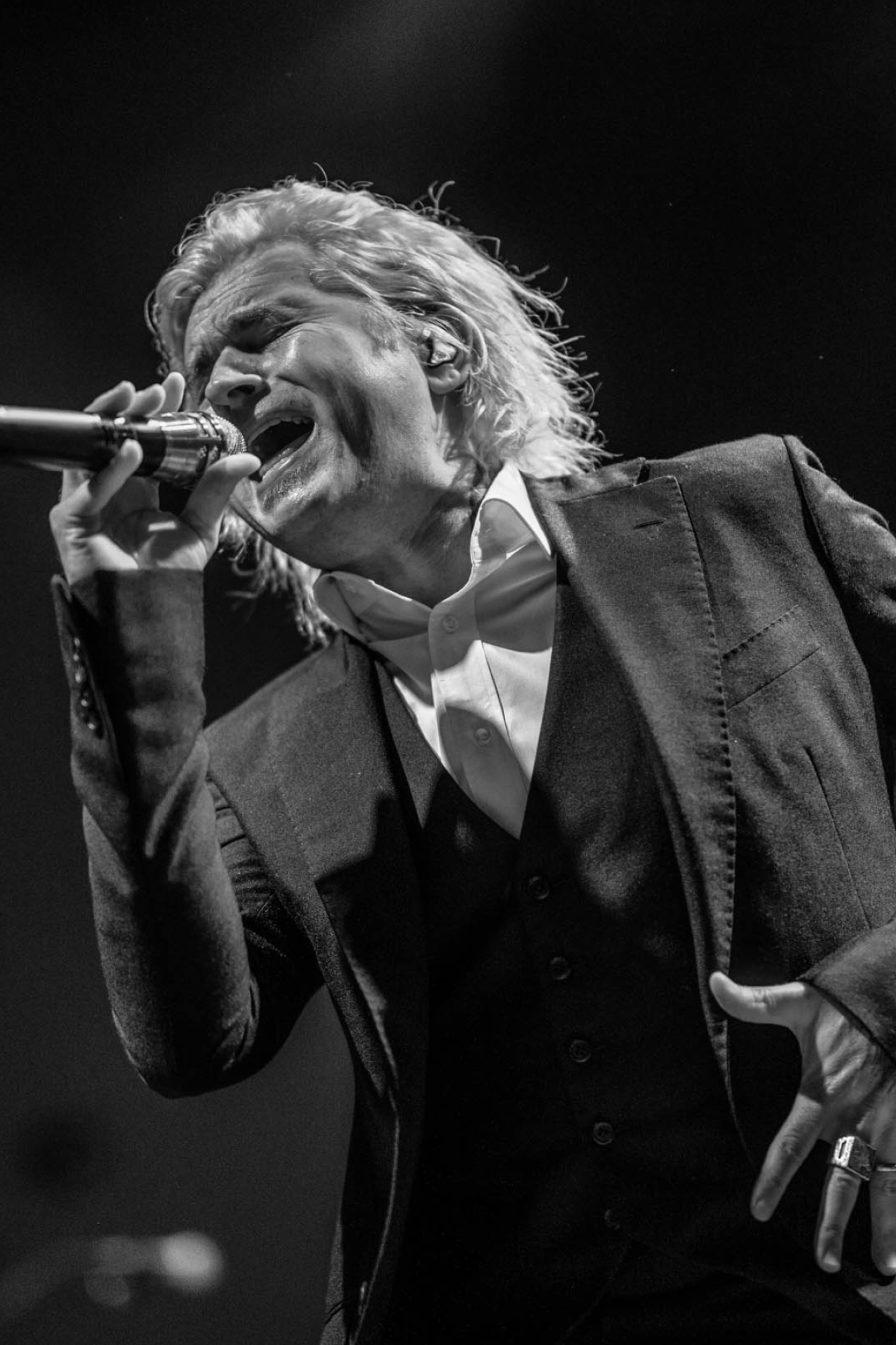 Rival Sons, Live review in Minneapolis, The Rockpit magazine, Energetic performance, 1340x2000 HD Phone
