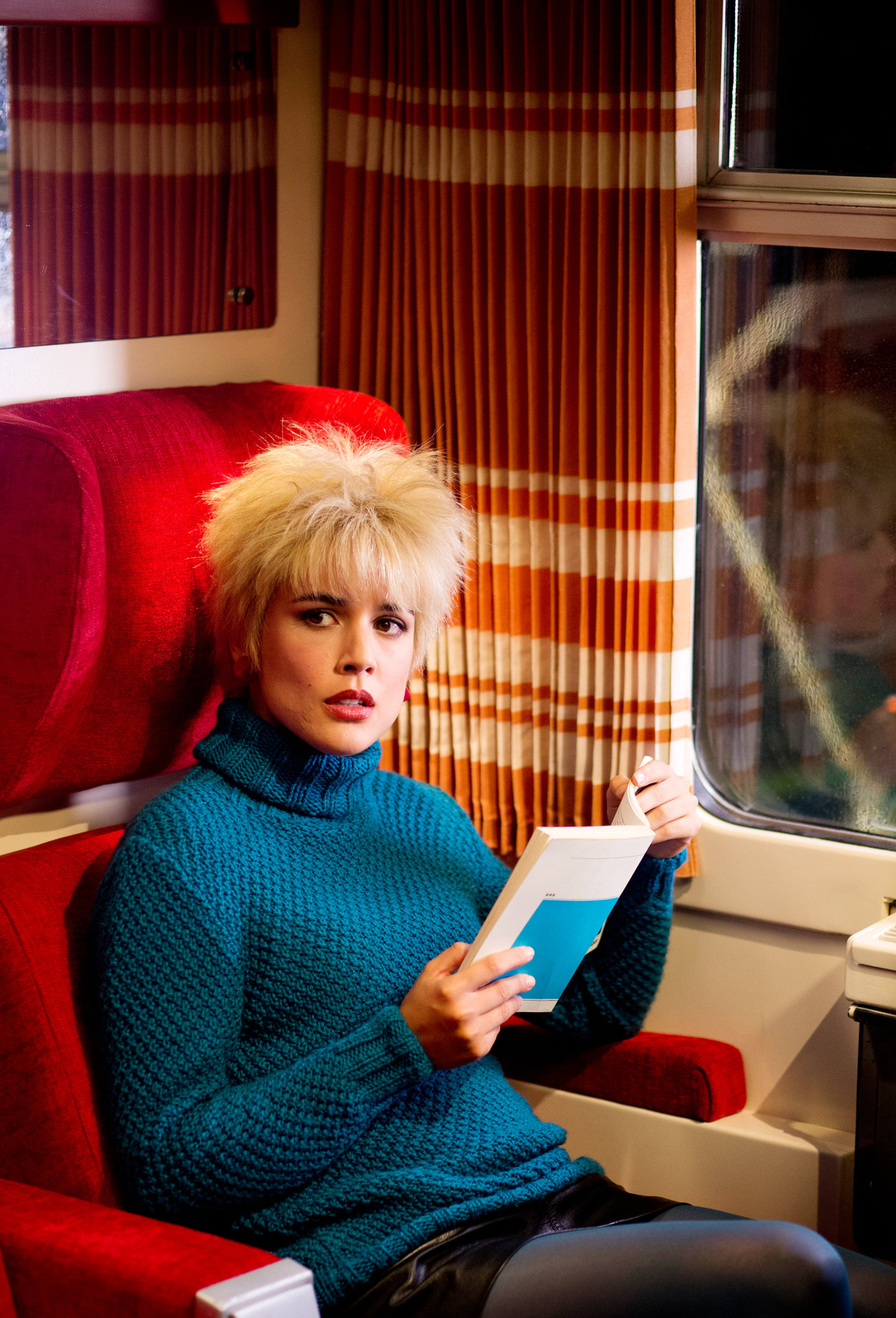 Another woman on the verge, Almodovar's Julieta, The New York Times, 1400x2050 HD Handy
