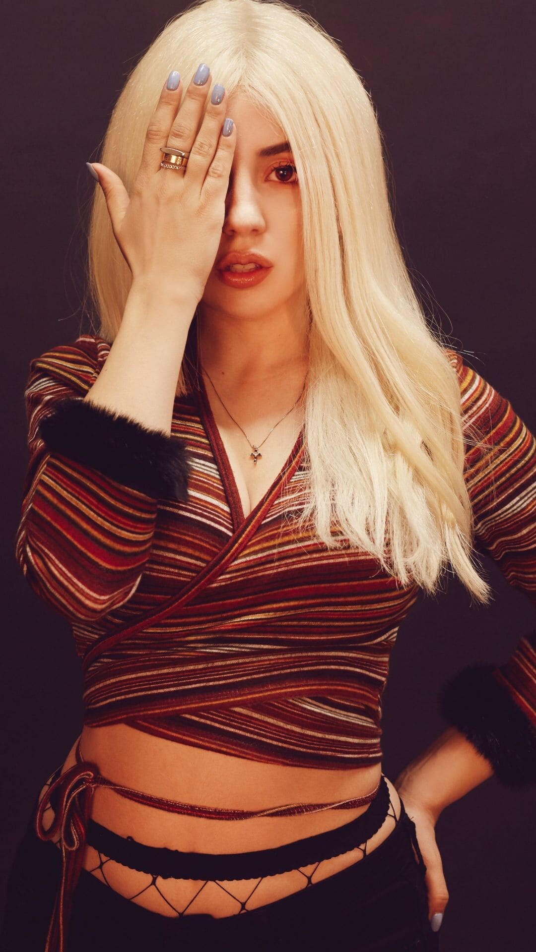 Ava Max: "Sweet but Psycho" debuted at number 87 on the Billboard Hot 100 for the December 29, 2018. 1080x1920 Full HD Wallpaper.
