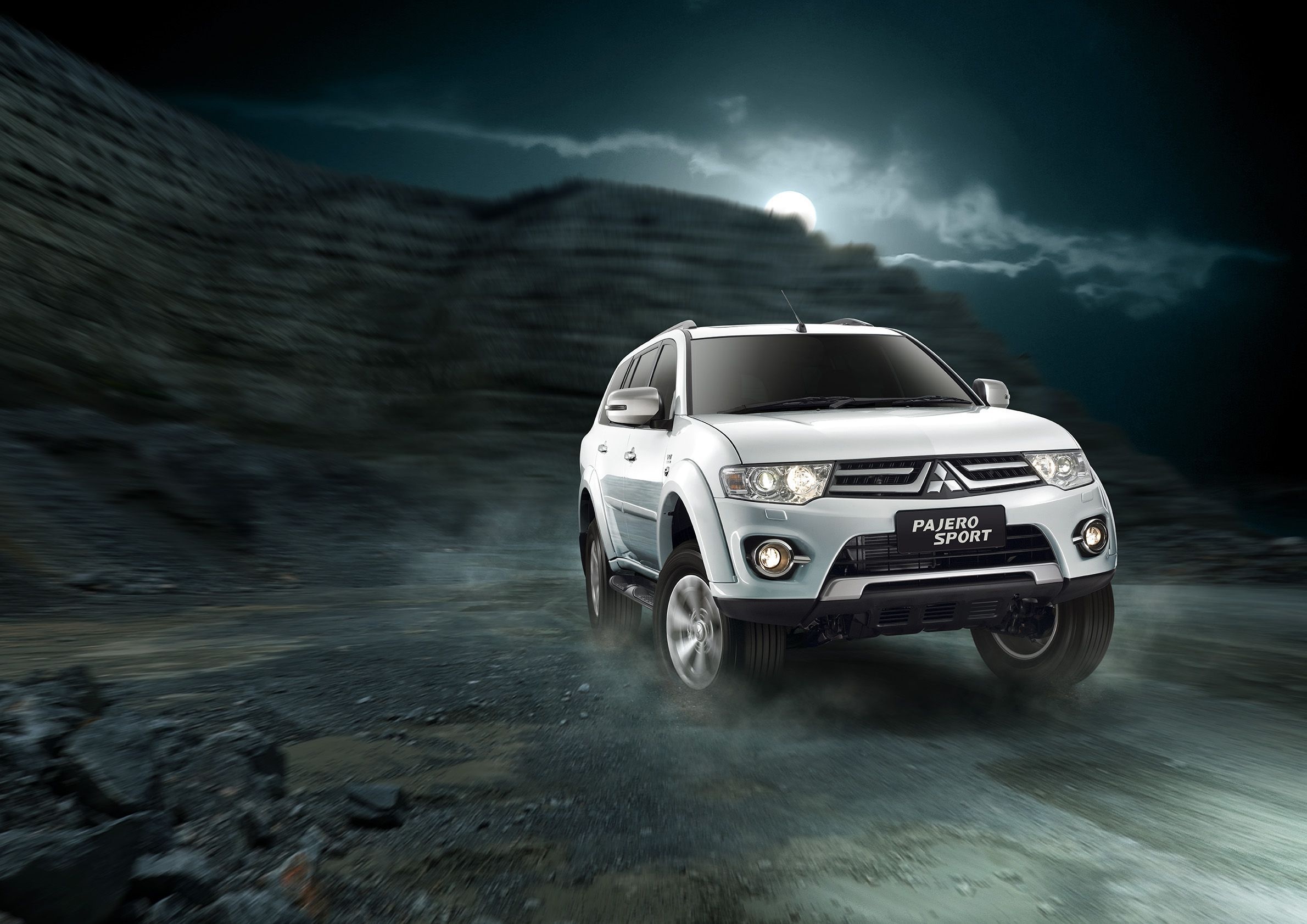 Mitsubishi Pajero, Off-road prowess, Spacious comfort, Adventure-ready, 2380x1690 HD Desktop