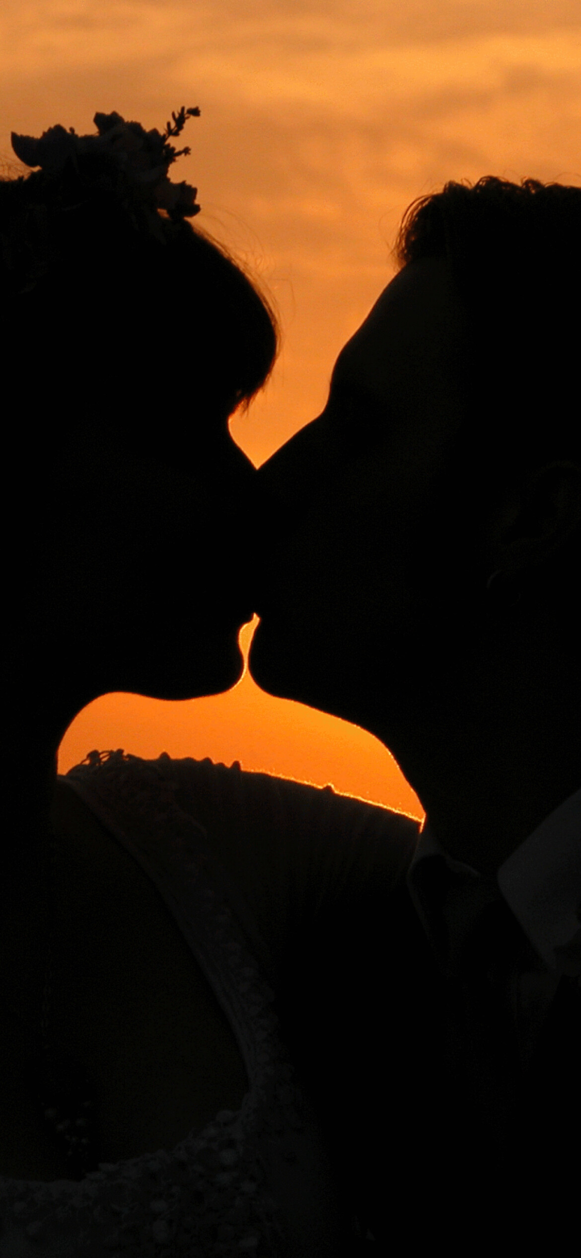 Kiss: Kisses, Passionate embrace. 1170x2540 HD Background.