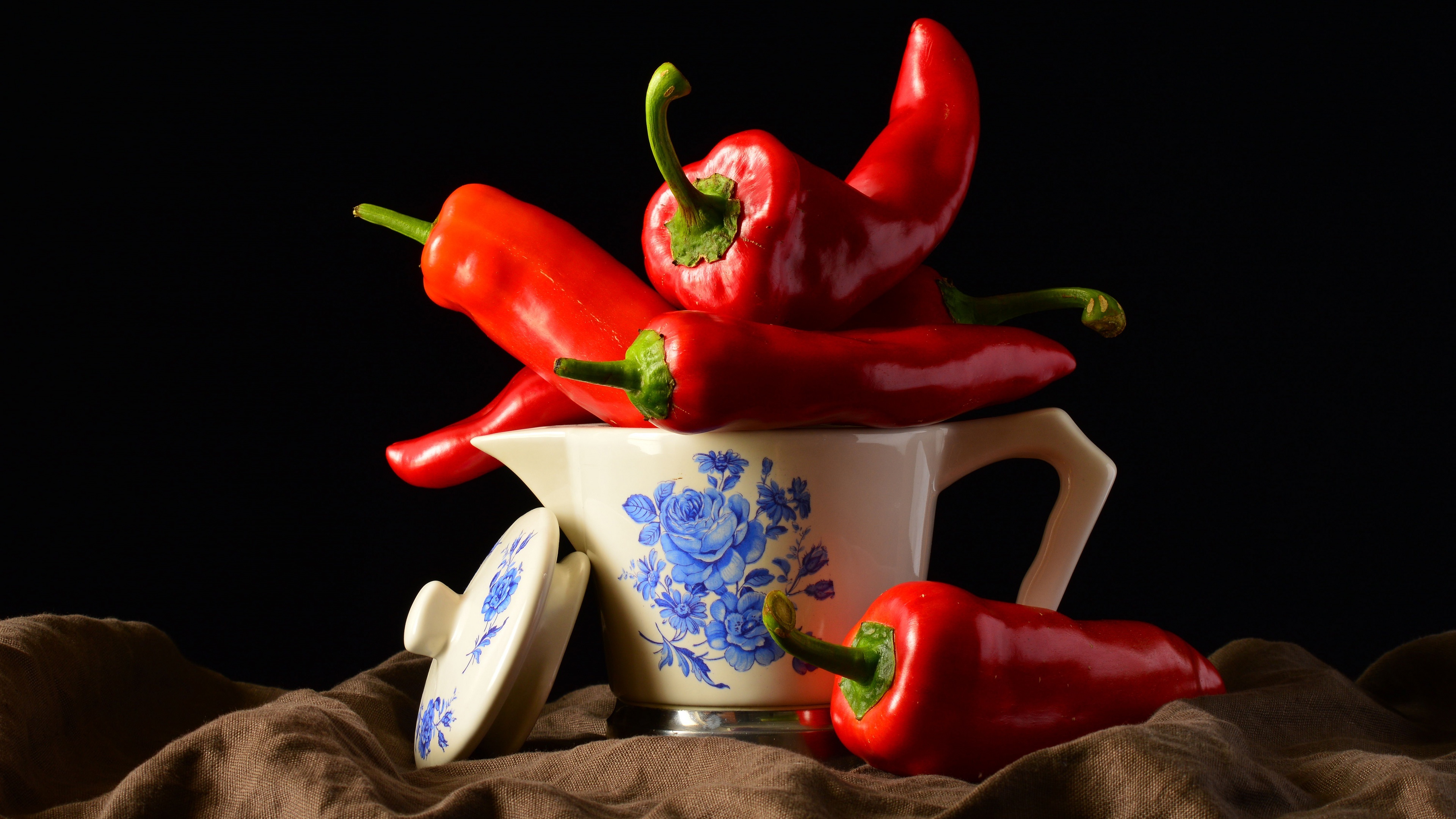 Pepper spice delight, Ultra HD wallpaper, Warm and inviting, Aroma sensation, 3840x2160 4K Desktop