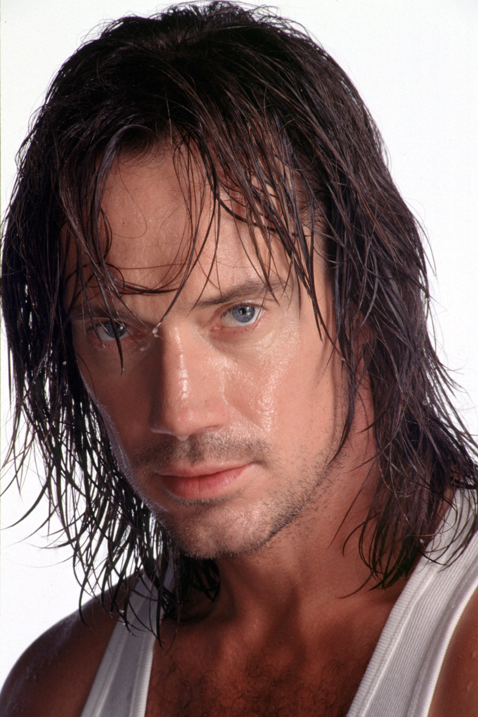 Kevin Sorbo: Leading roles in two television series: Hercules in "Hercules: The Legendary Journeys", and Captain Dylan Hunt in "Andromeda" TV Show. 2000x3000 HD Background.