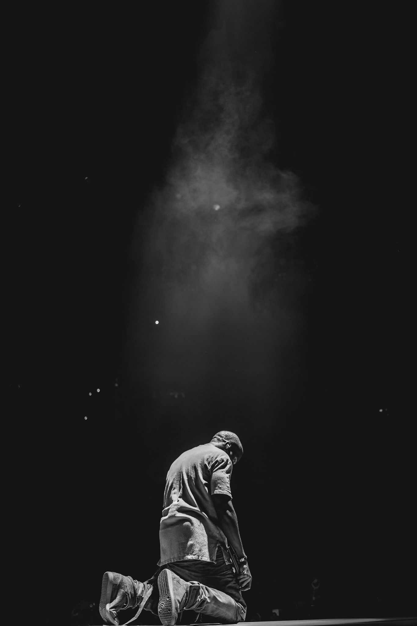 Kanye West: Received 24 Grammy awards, outnumbering all other rap artists including Jay-Z, who has 23. 1370x2050 HD Background.