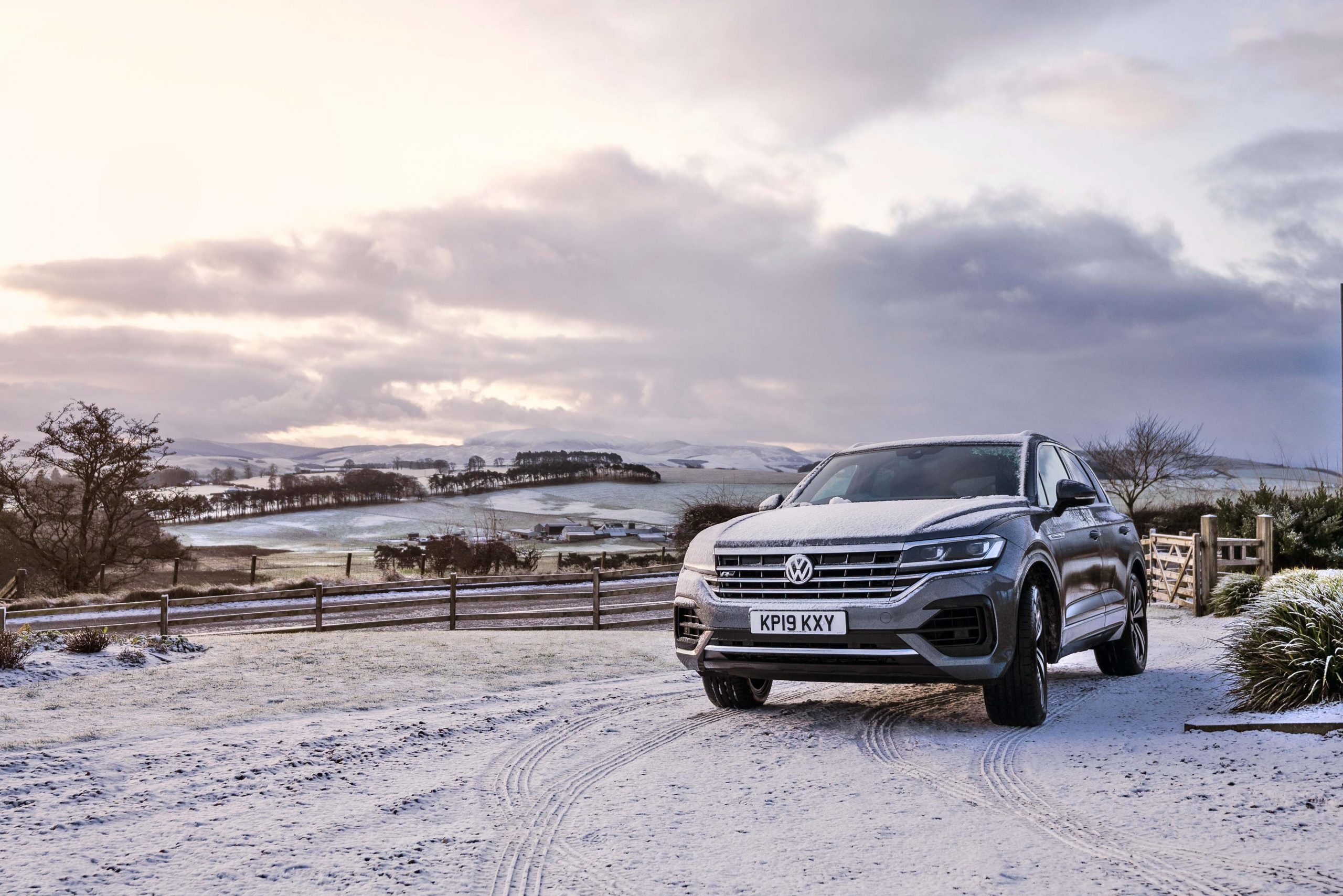 Volkswagen Touareg, Urban adventurer, Dynamic and versatile, Perfect blend of style and utility, 2560x1710 HD Desktop
