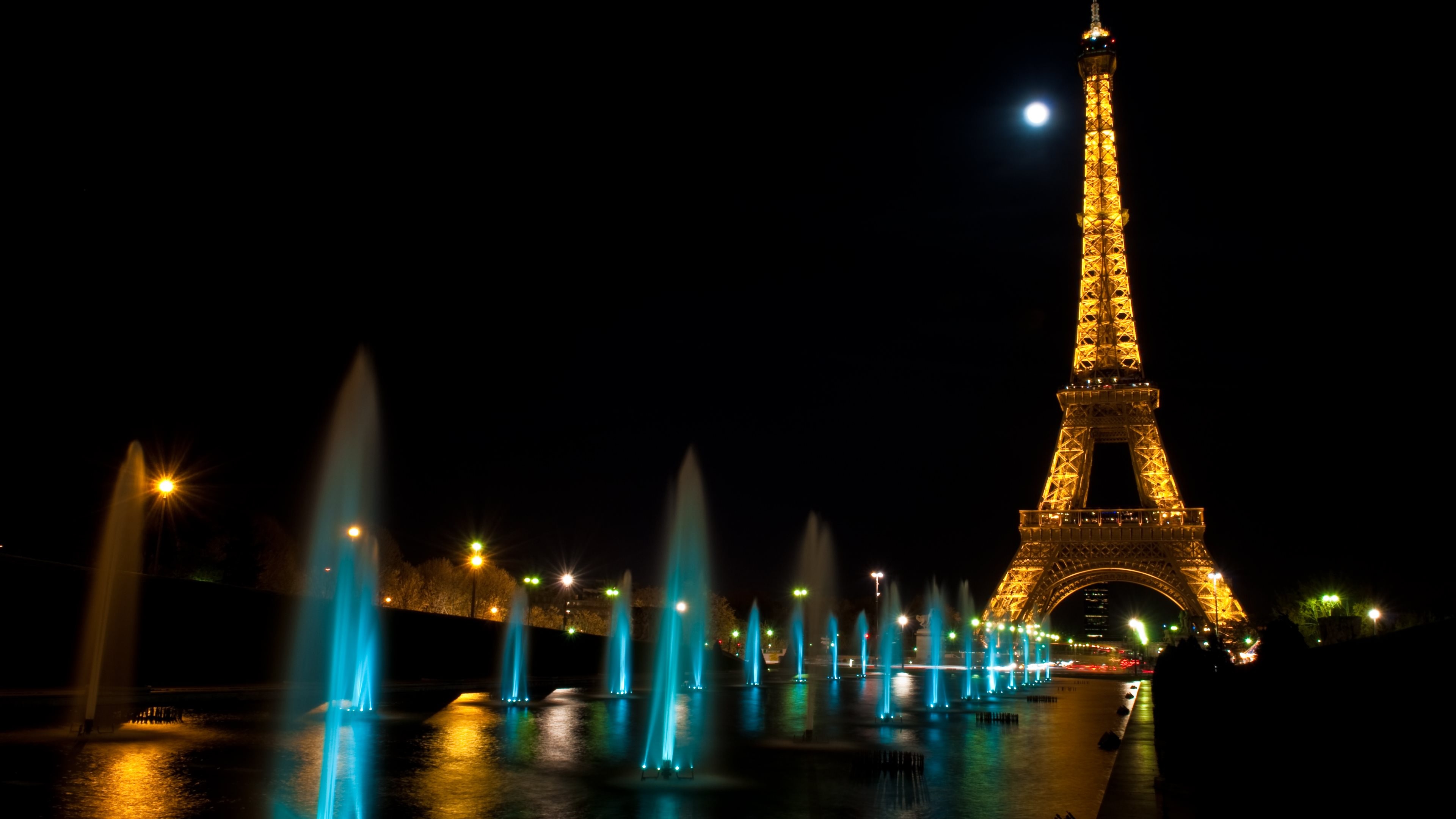 Paris: Eiffel Tower at night, Fountain, Lighting. 3840x2160 4K Background.