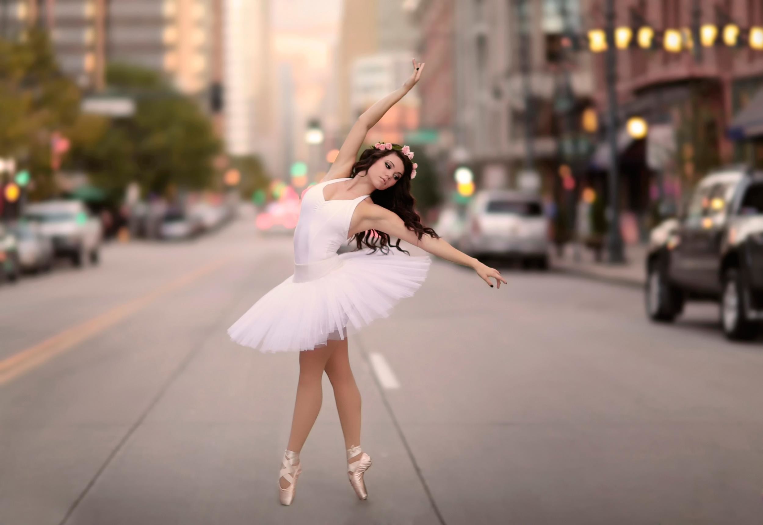 Ballerina wallpapers, Artistic beauty, Dance inspiration, Graceful poses, 2500x1720 HD Desktop