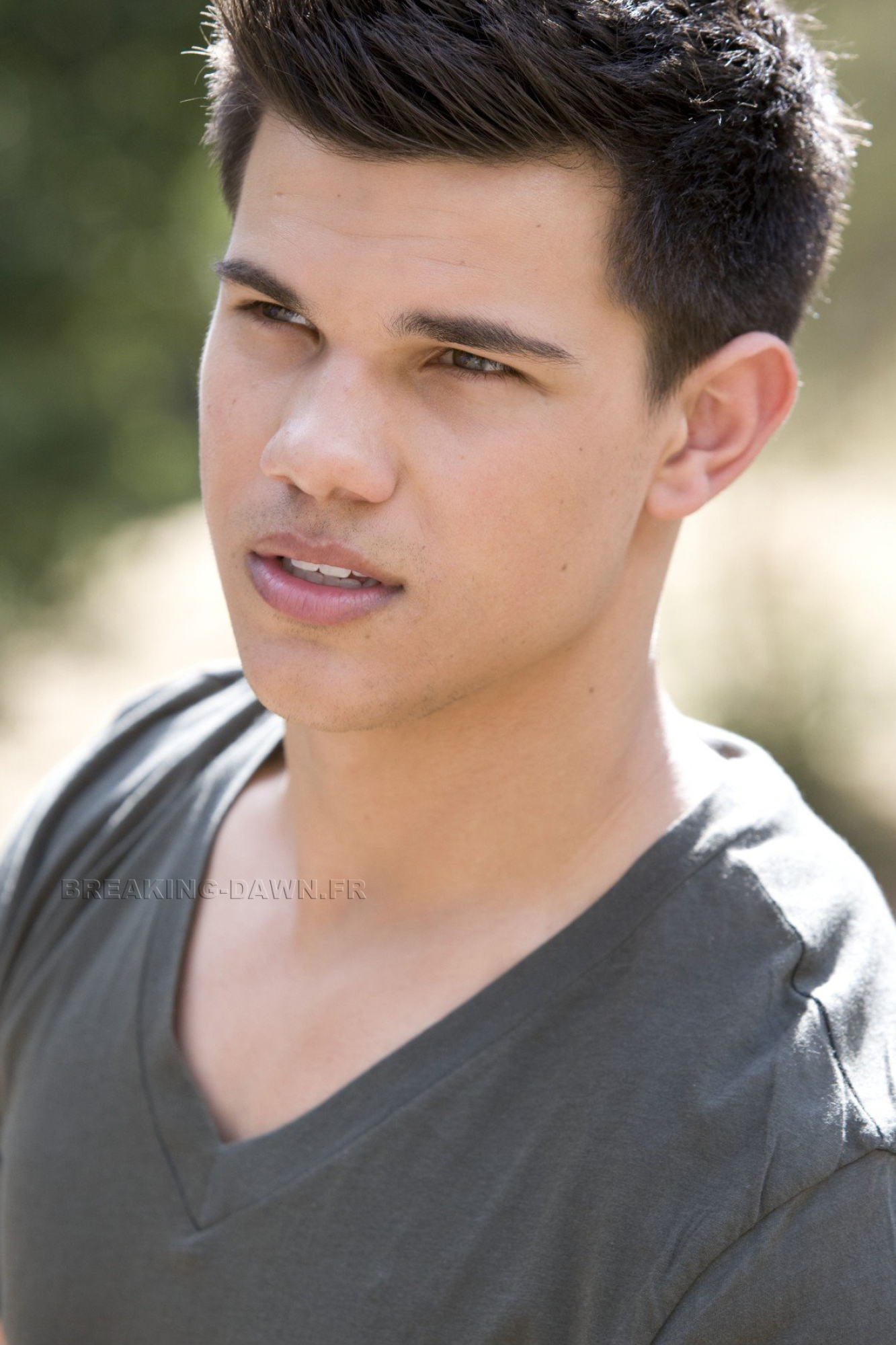 Taylor Lautner Twilight wallpaper, Actor, Heartthrob, Teen idol, 1340x2000 HD Handy