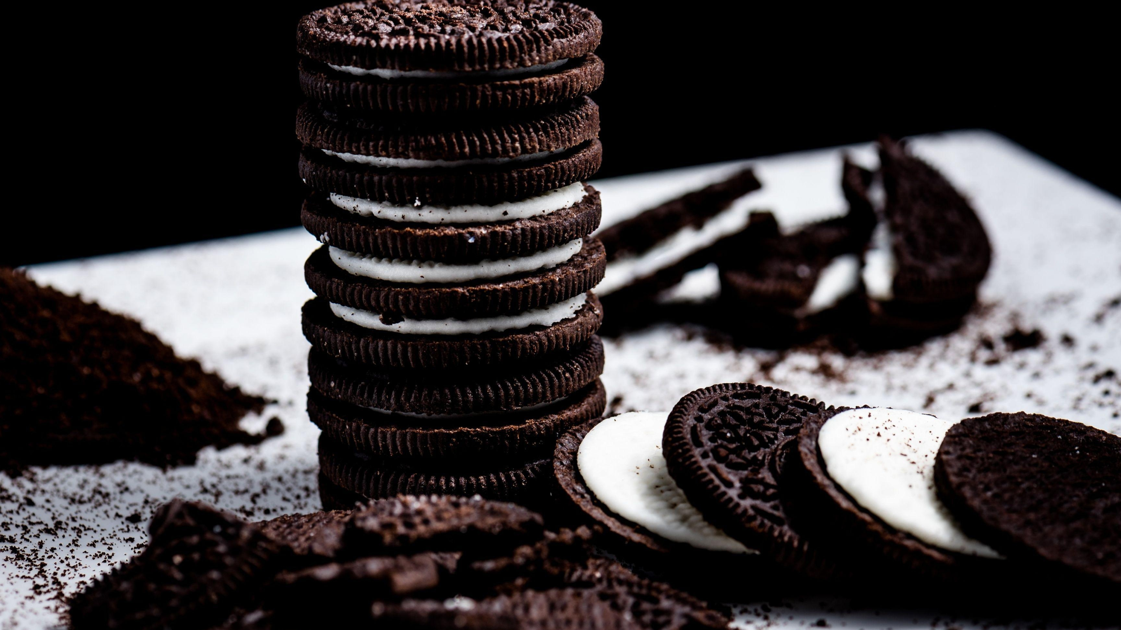 Cookie: Oreo, A baked or cooked snack or dessert, A biscuit. 3840x2160 4K Background.