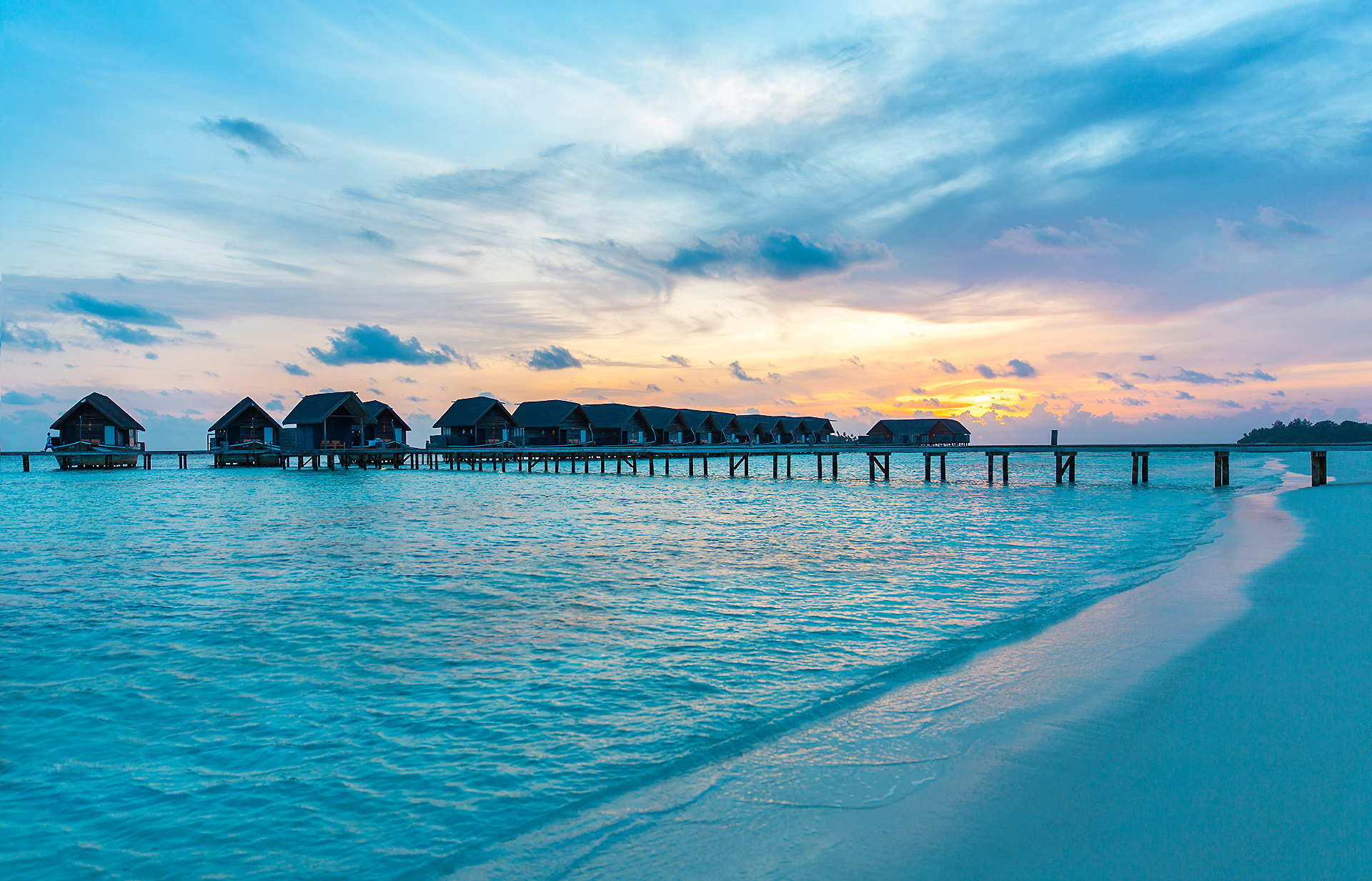 Bungalow: Ocean resort during the sunset in the Maldives, A real paradise at the coast of the Indian ocean. 1920x1240 HD Background.