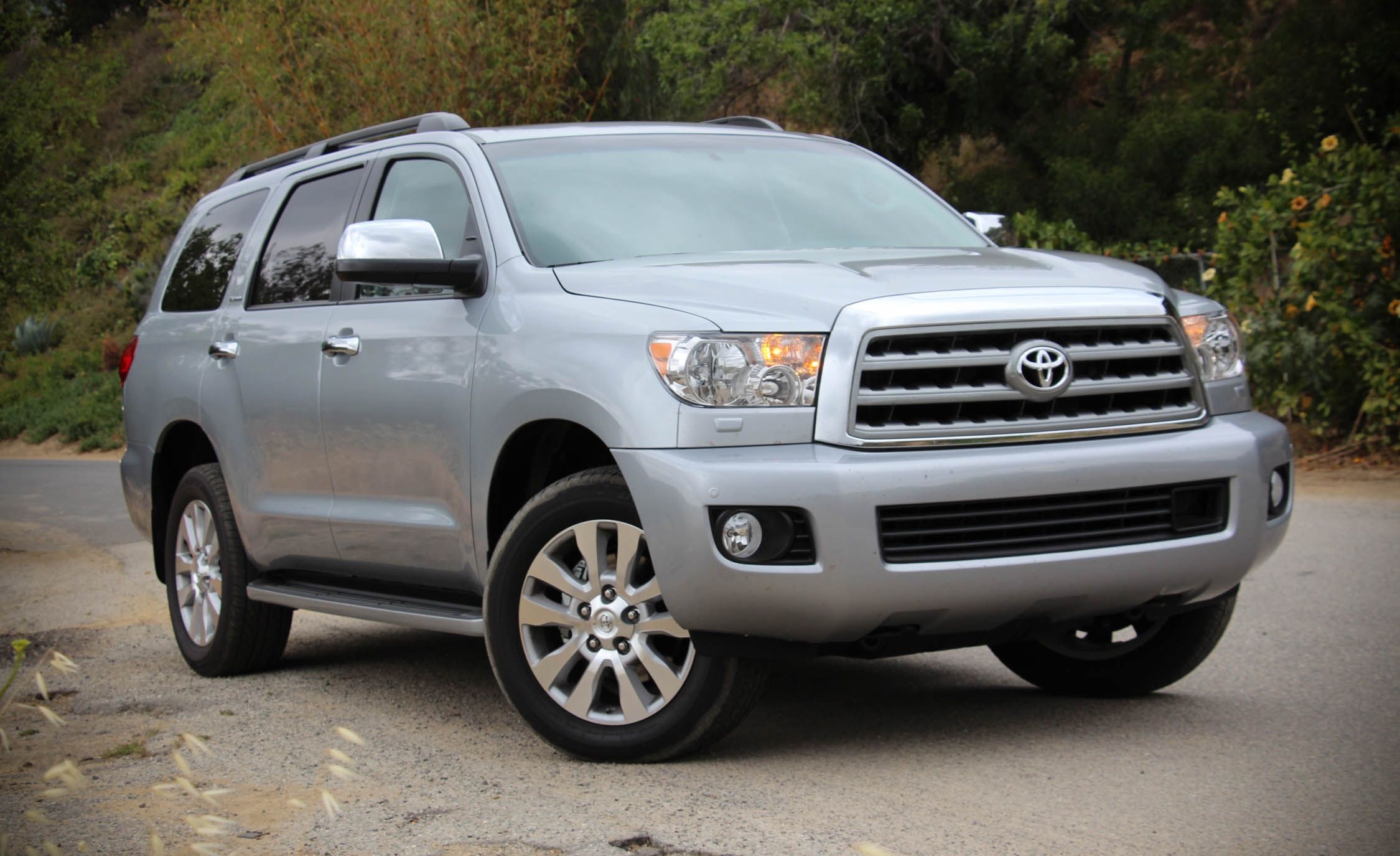 Toyota Sequoia, 2016 tested, High-quality features, Comfortable ride, 2250x1380 HD Desktop