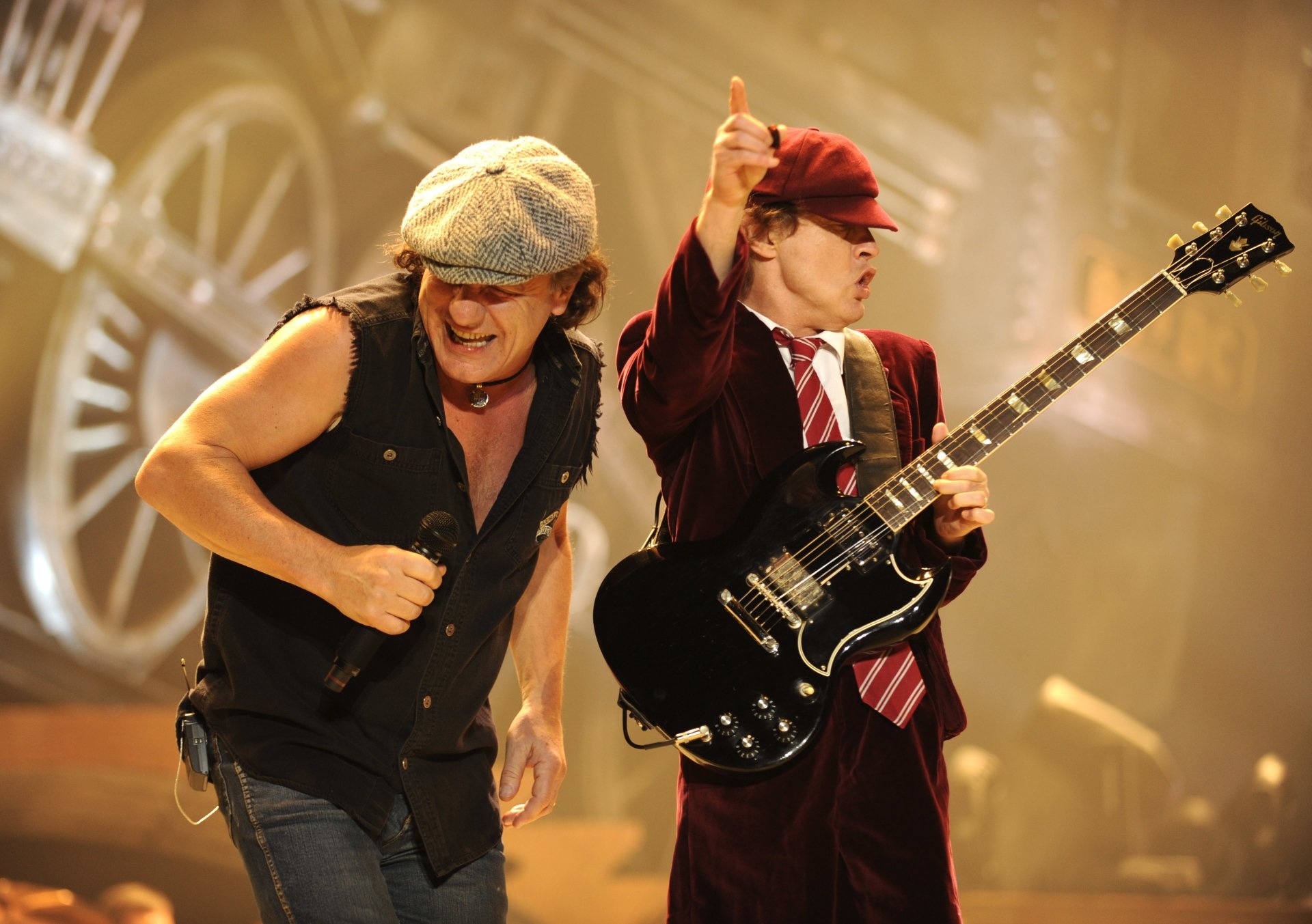 Angus Young, AC/DC live concerts, Sonic energy, Rock 'n' roll icon, 1920x1360 HD Desktop