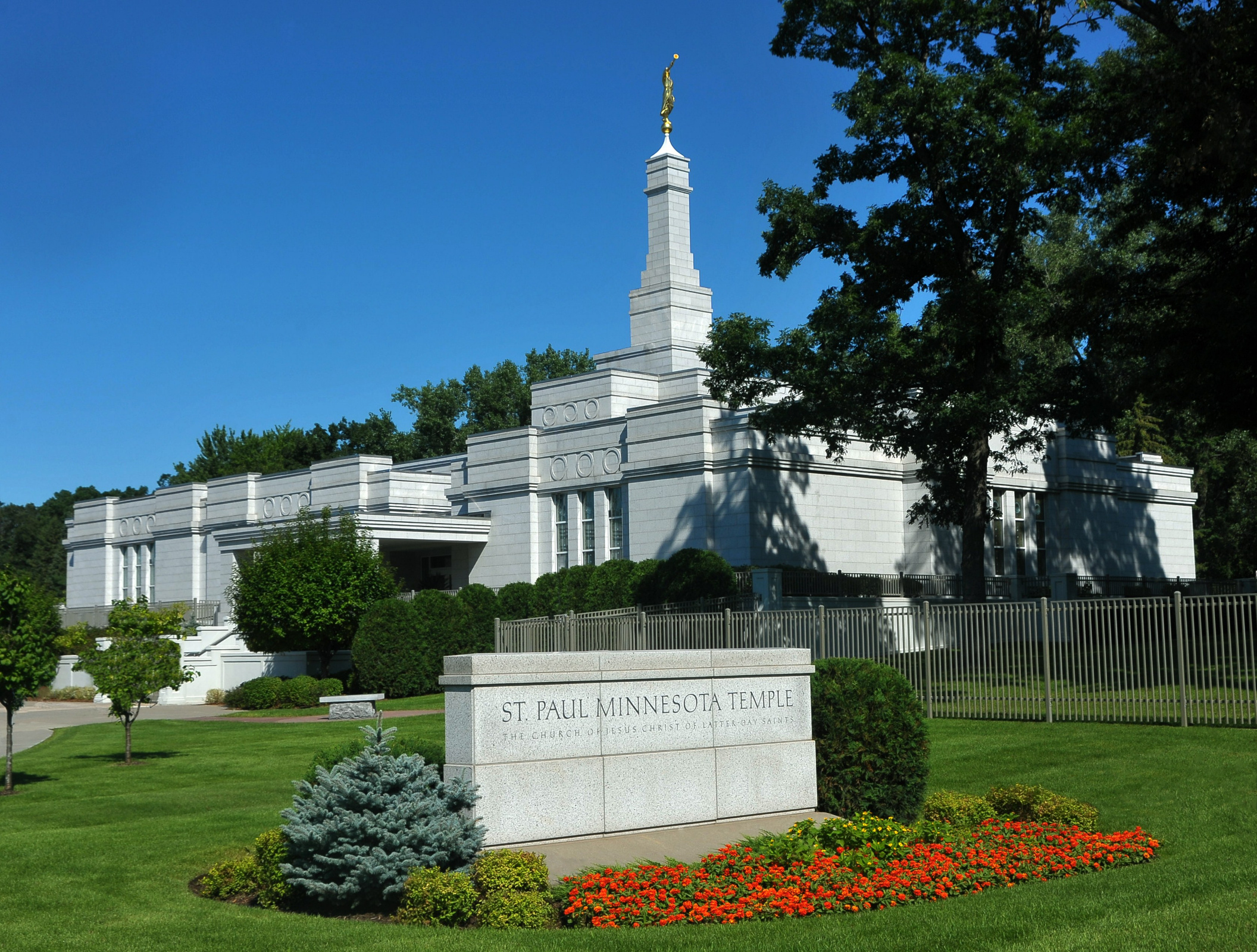 Saint Paul (Minnesota): St. Paul Minnesota Temple. 2120x1600 HD Background.