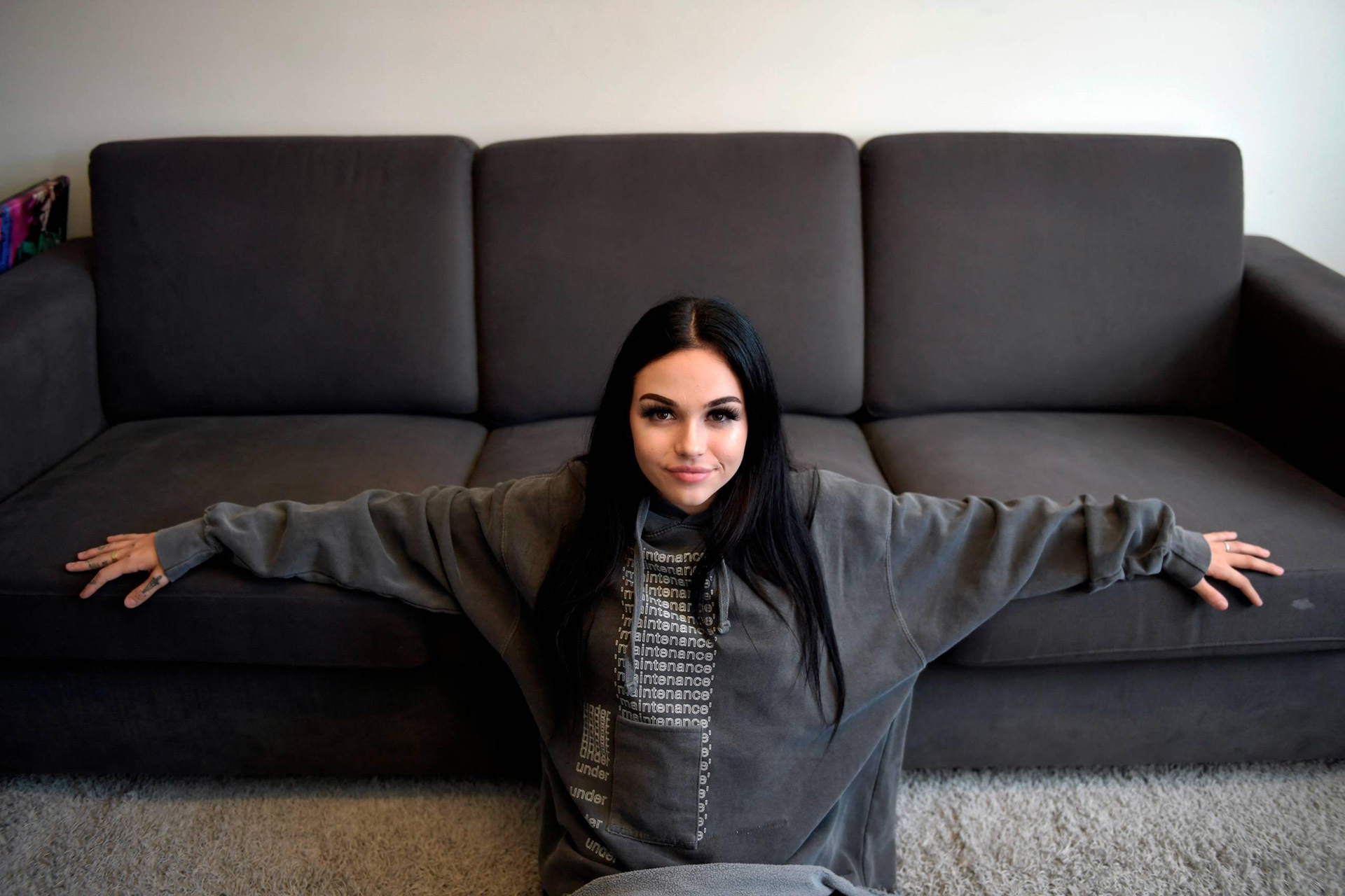 Maggie Lindemann sitting on a stylish couch, captivating, 1920x1280 HD Desktop