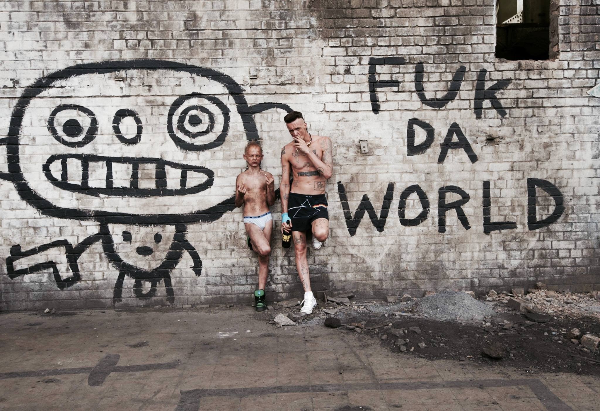 Die Antwoord: A hip-hop group whose musical and visual style incorporates elements of a "zef" culture, described as modern and trashy, appropriating out-of-date, discarded cultural elements. 2050x1410 HD Wallpaper.