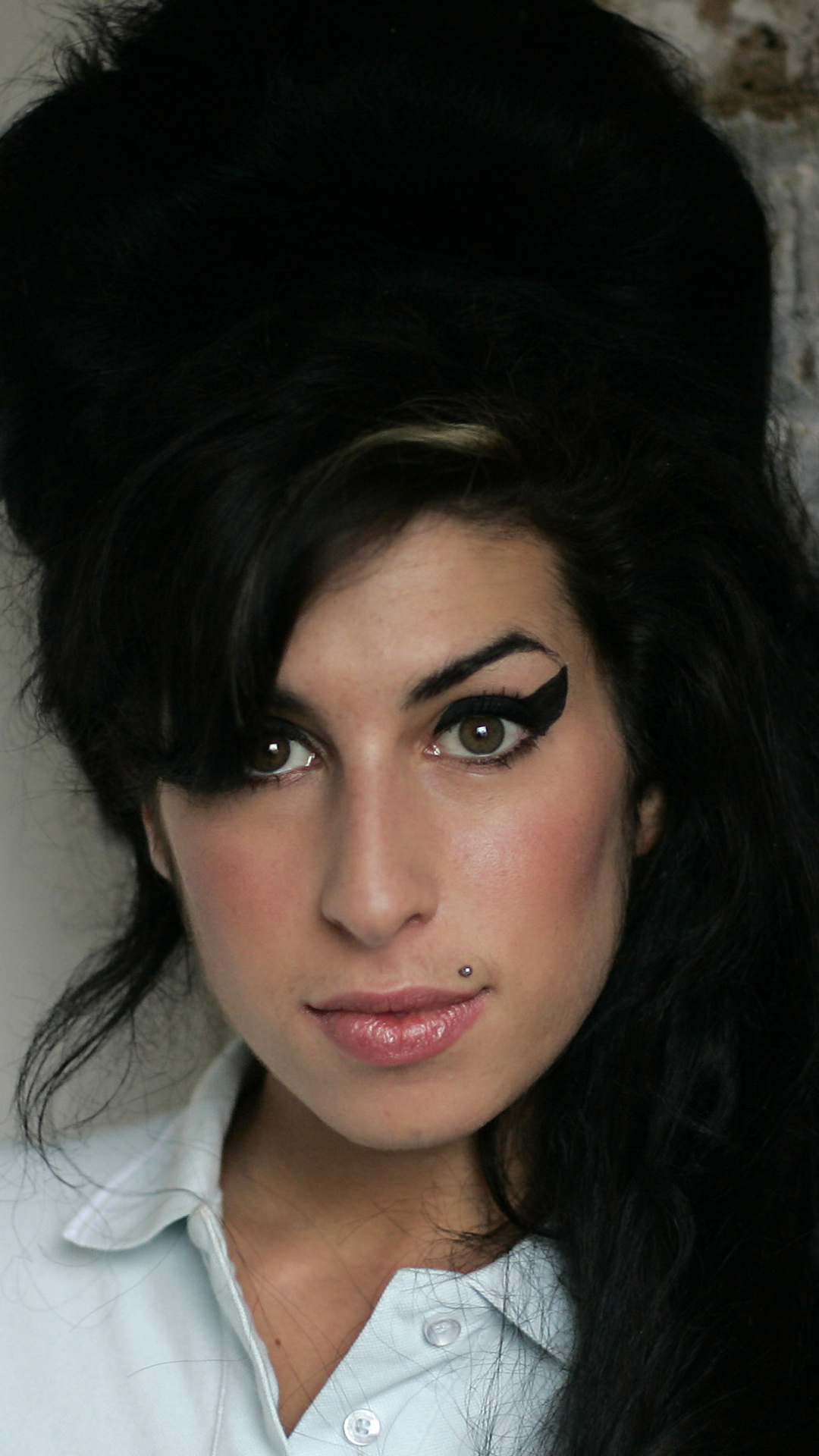Amy Winehouse, Music icon, Memorable melodies, Captivating performer, 1080x1920 Full HD Phone