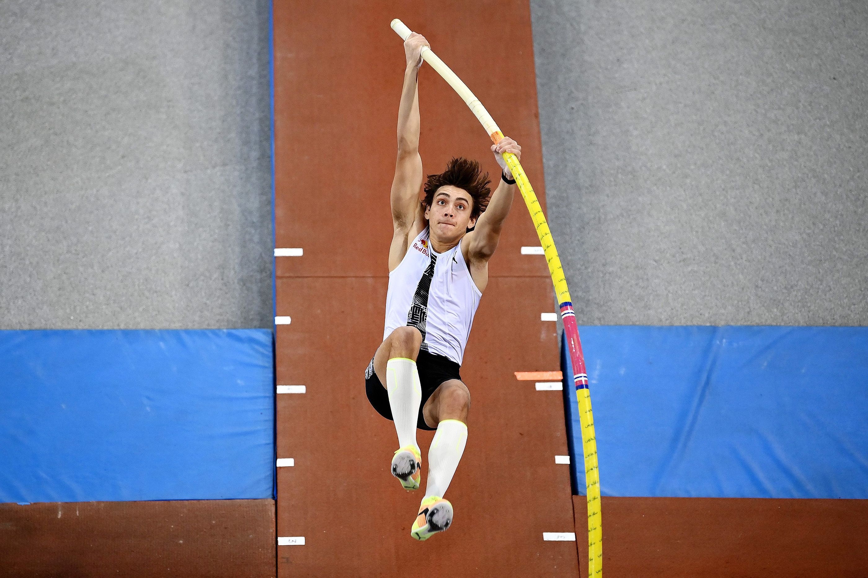 Pole Vaulting: Armand Duplantis, Two major titles in 2022, A jump with the aid of a flexible stick. 2800x1870 HD Wallpaper.