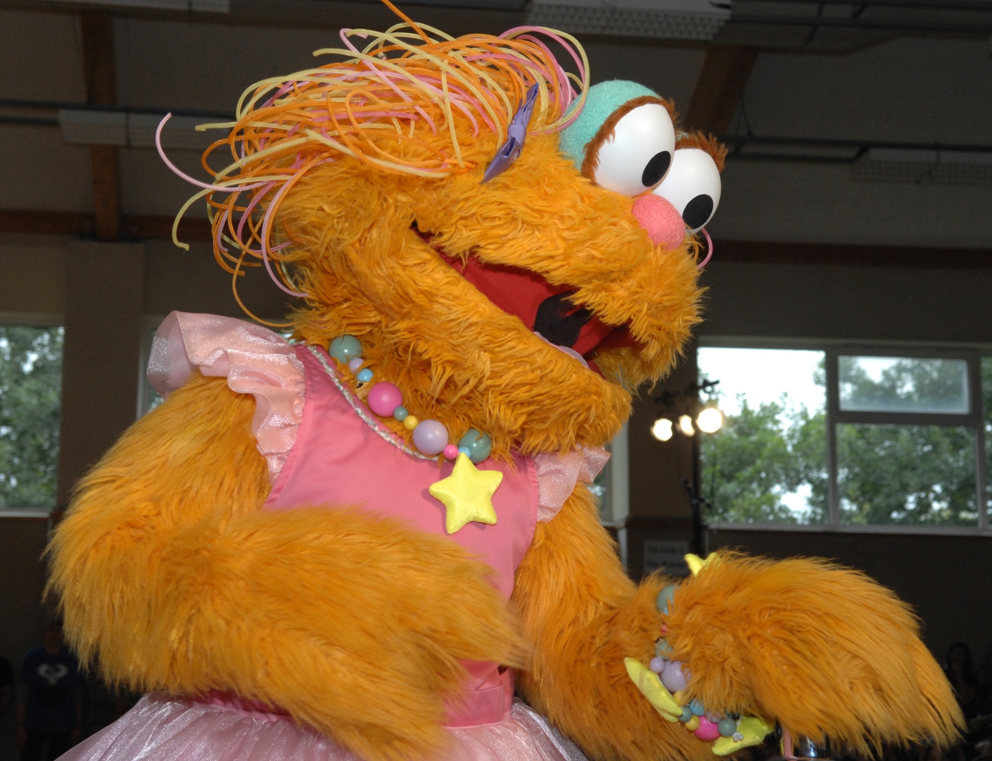 Sesame Street: Zoe, A three-year-old strong female Muppet, Performed by Jennifer Barnhart. 2000x1540 HD Wallpaper.
