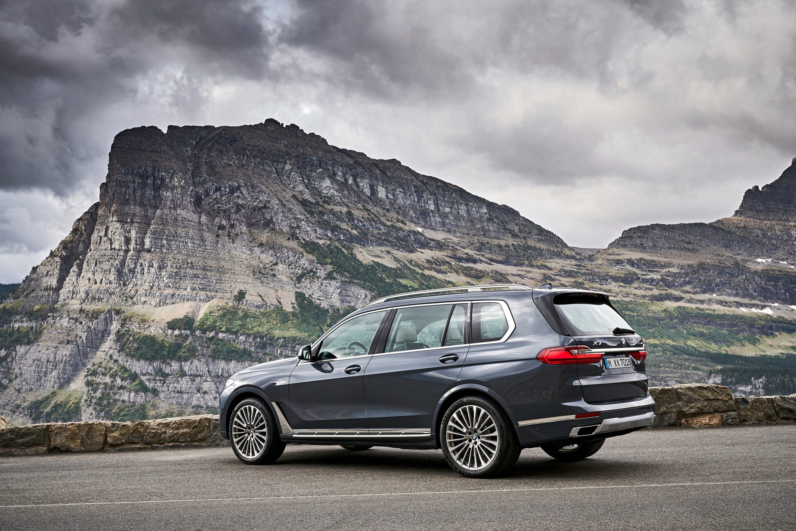BMW X7, High-quality wallpapers, Luxurious SUV, Impressive performance, 2560x1710 HD Desktop