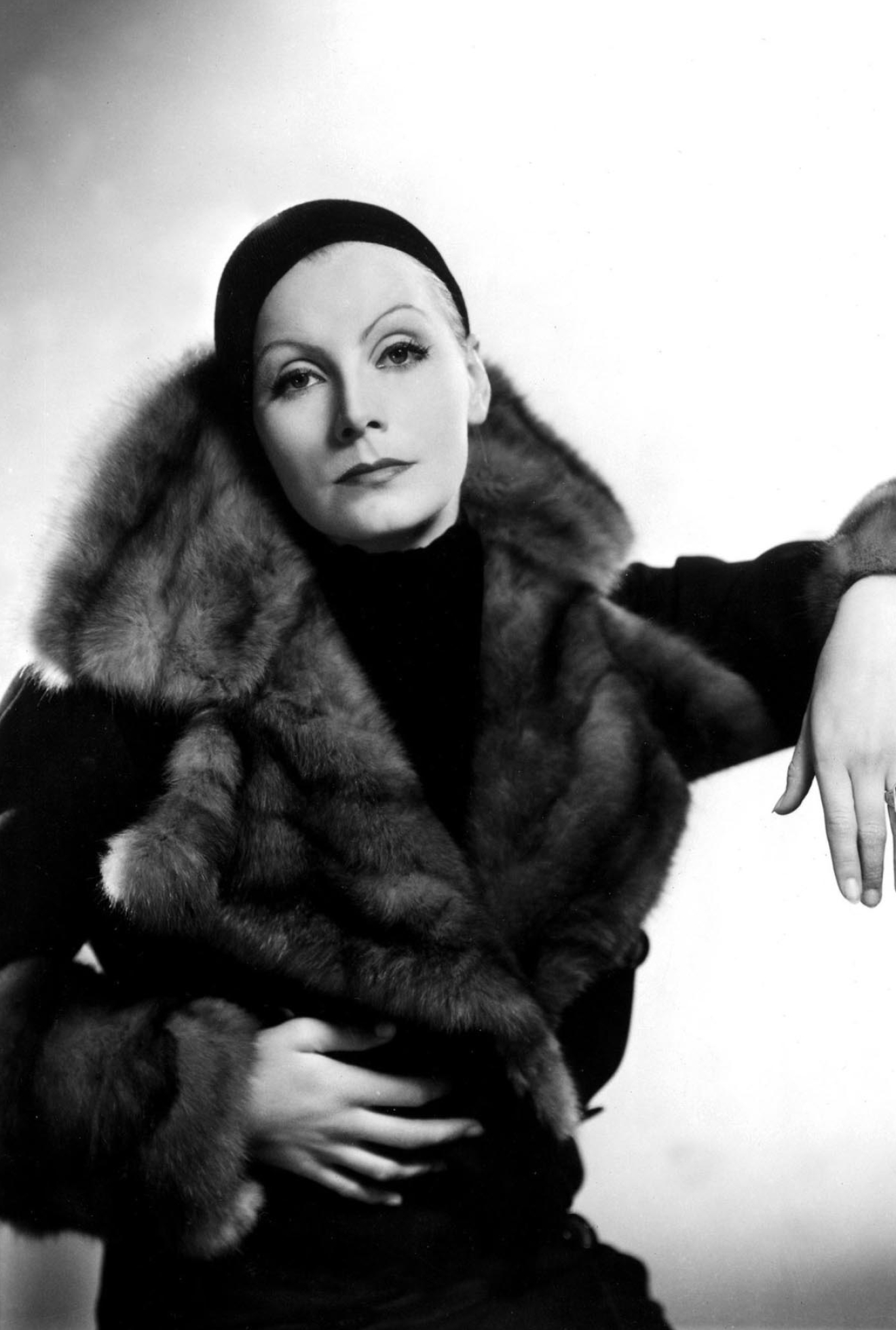 Greta Garbo, Pleasurephoto Room, 1320x1960 HD Handy