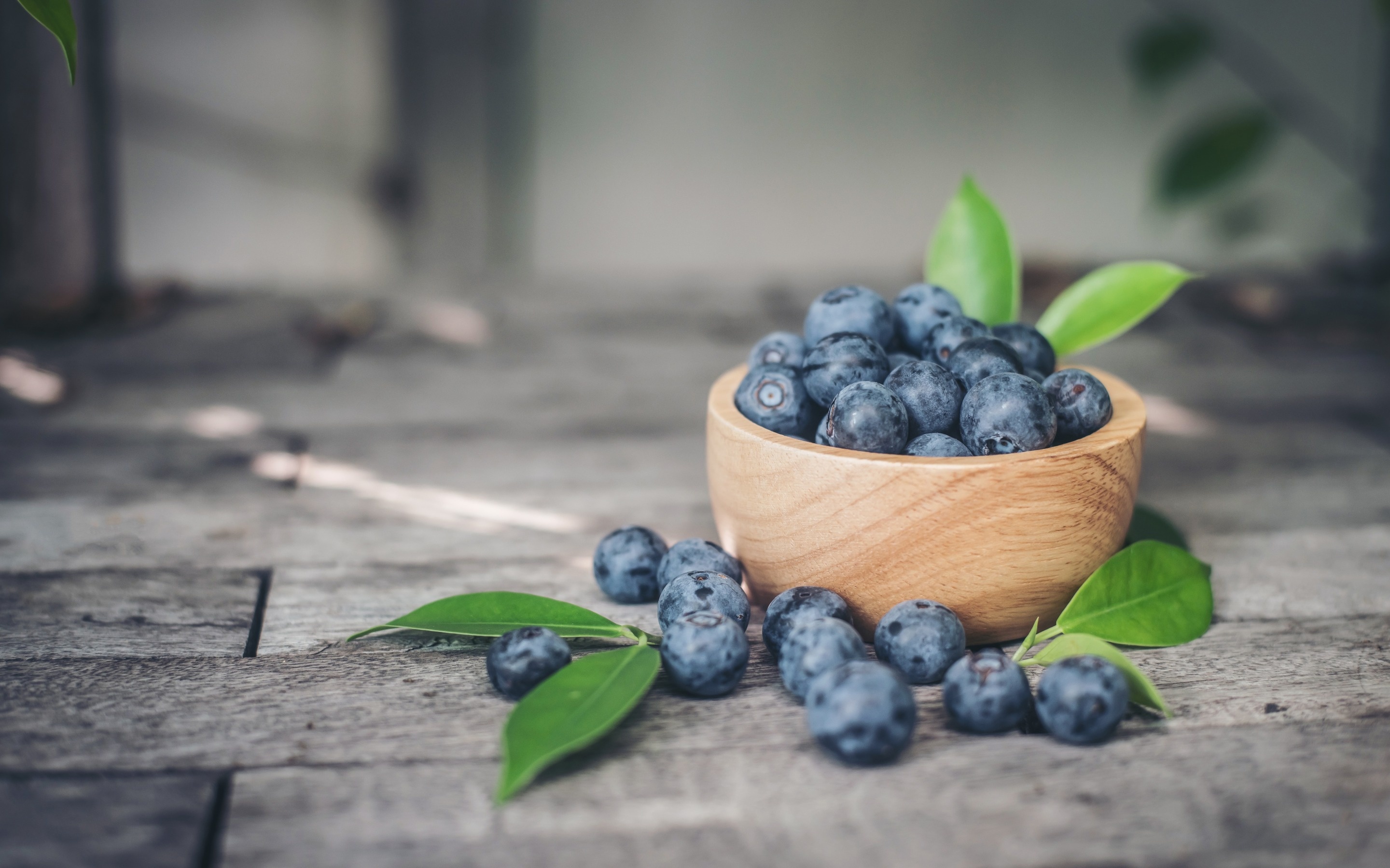 Wooden plate of blueberries, Wholesome and fresh, Berry bounty, Nature's goodness, 2880x1800 HD Desktop