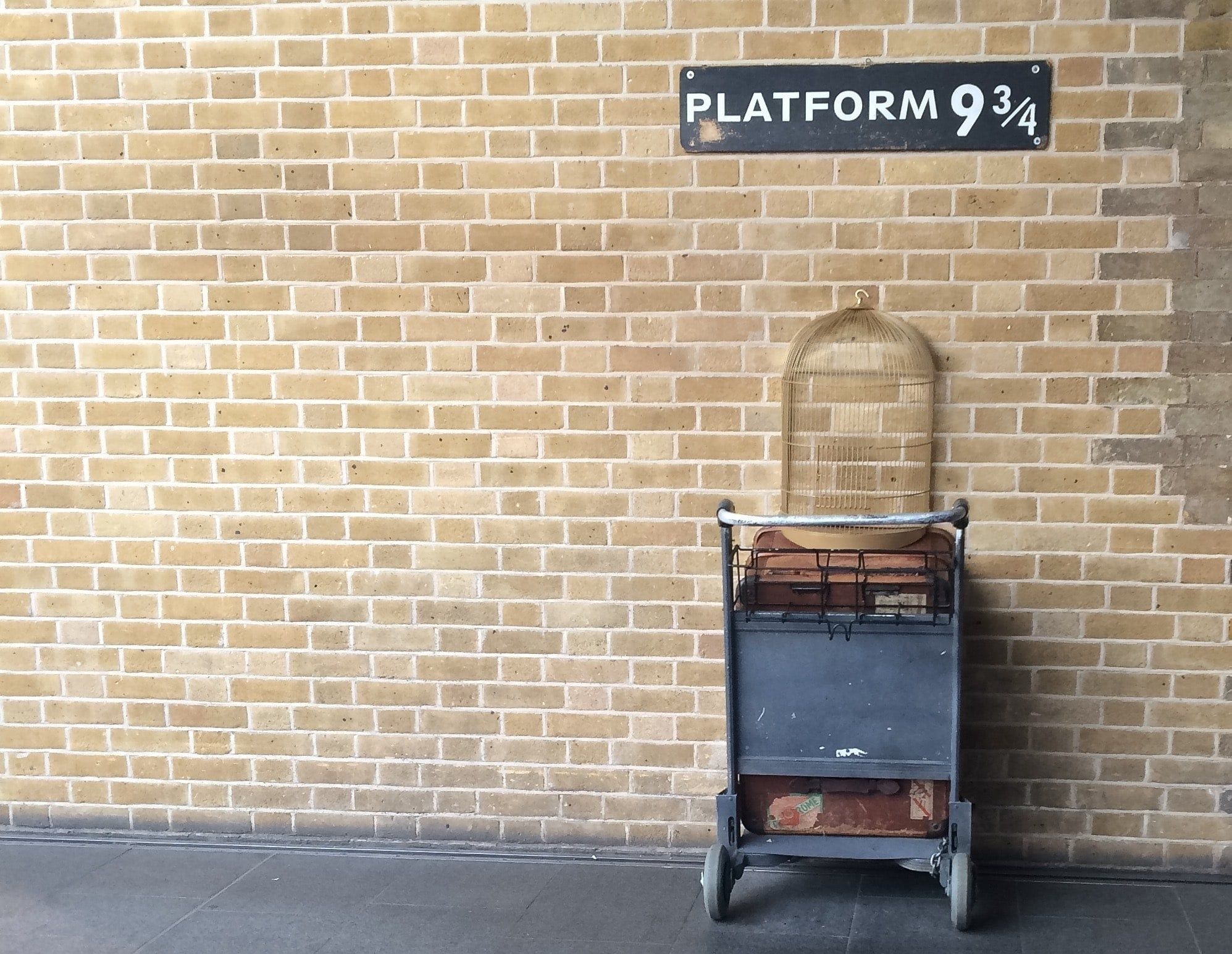 Platform 9 3/4 movies, Platform wallpaper, Harry Potter lore, Magical entryway, 2000x1550 HD Desktop