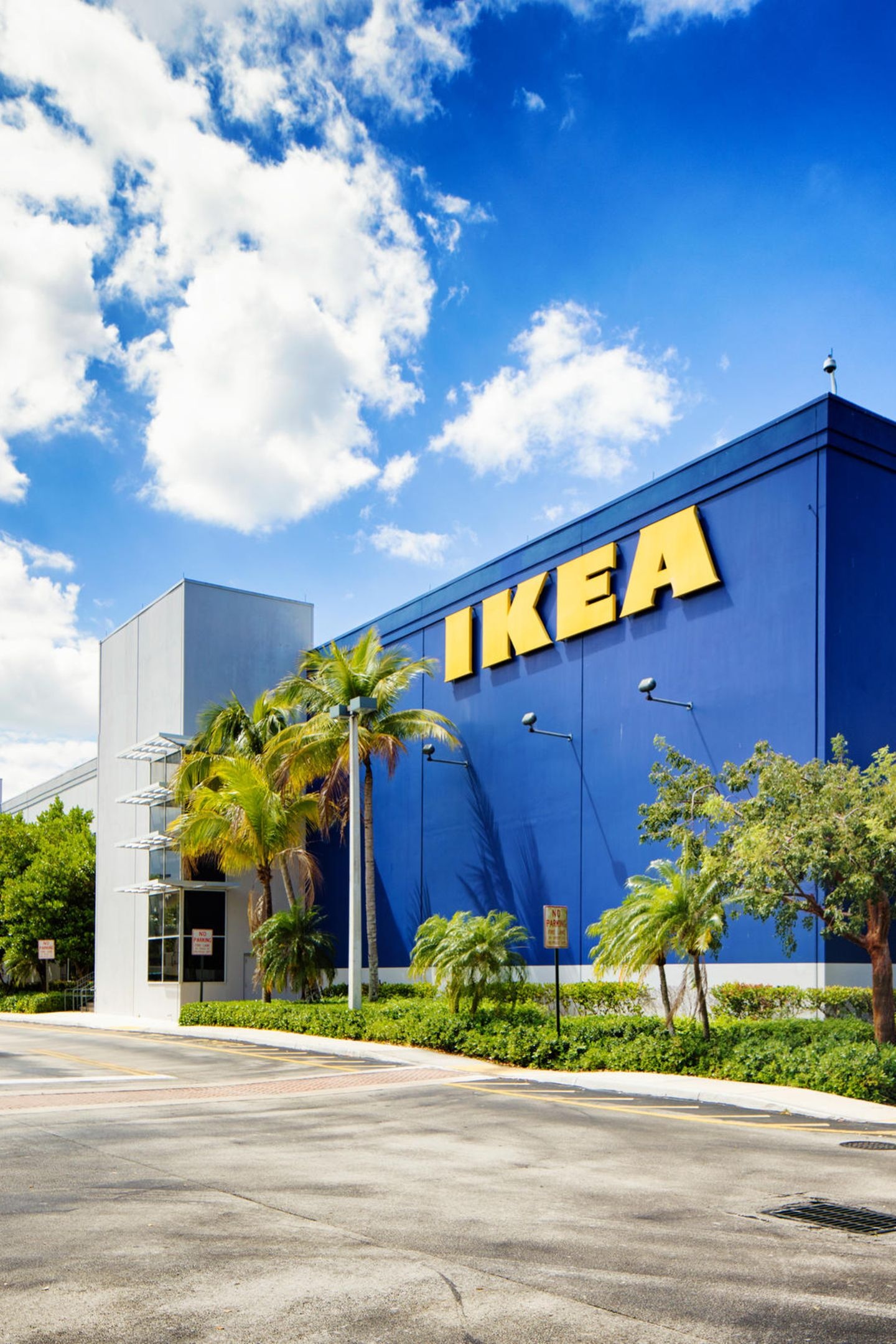 Ikea: 422 stores operating in 50 countries, 12,000 products on the website, Swedish-founded brand. 1440x2160 HD Wallpaper.