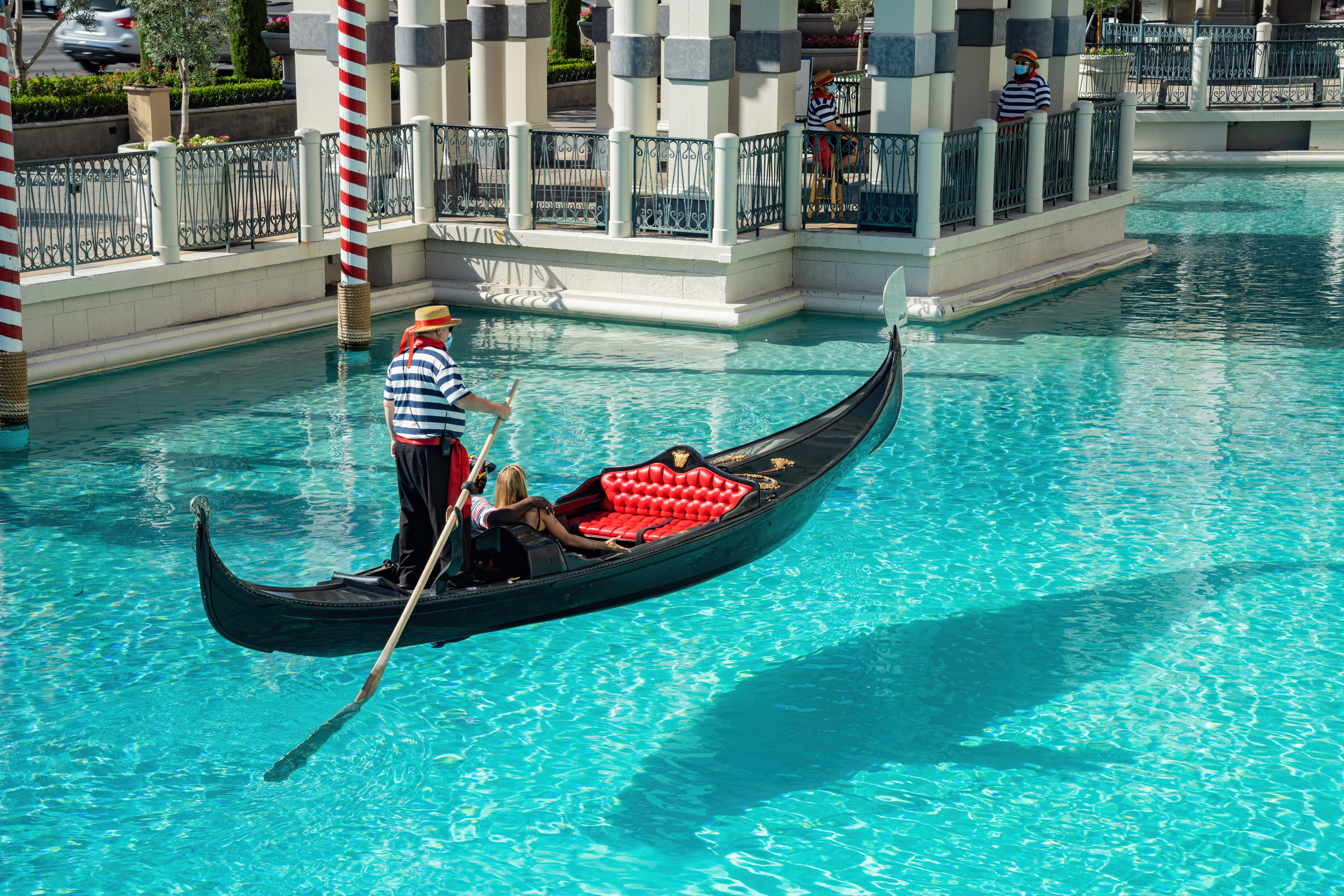 Gondola: Venetian boat, A widely publicized icon of Venice, Leisure. 2510x1680 HD Background.
