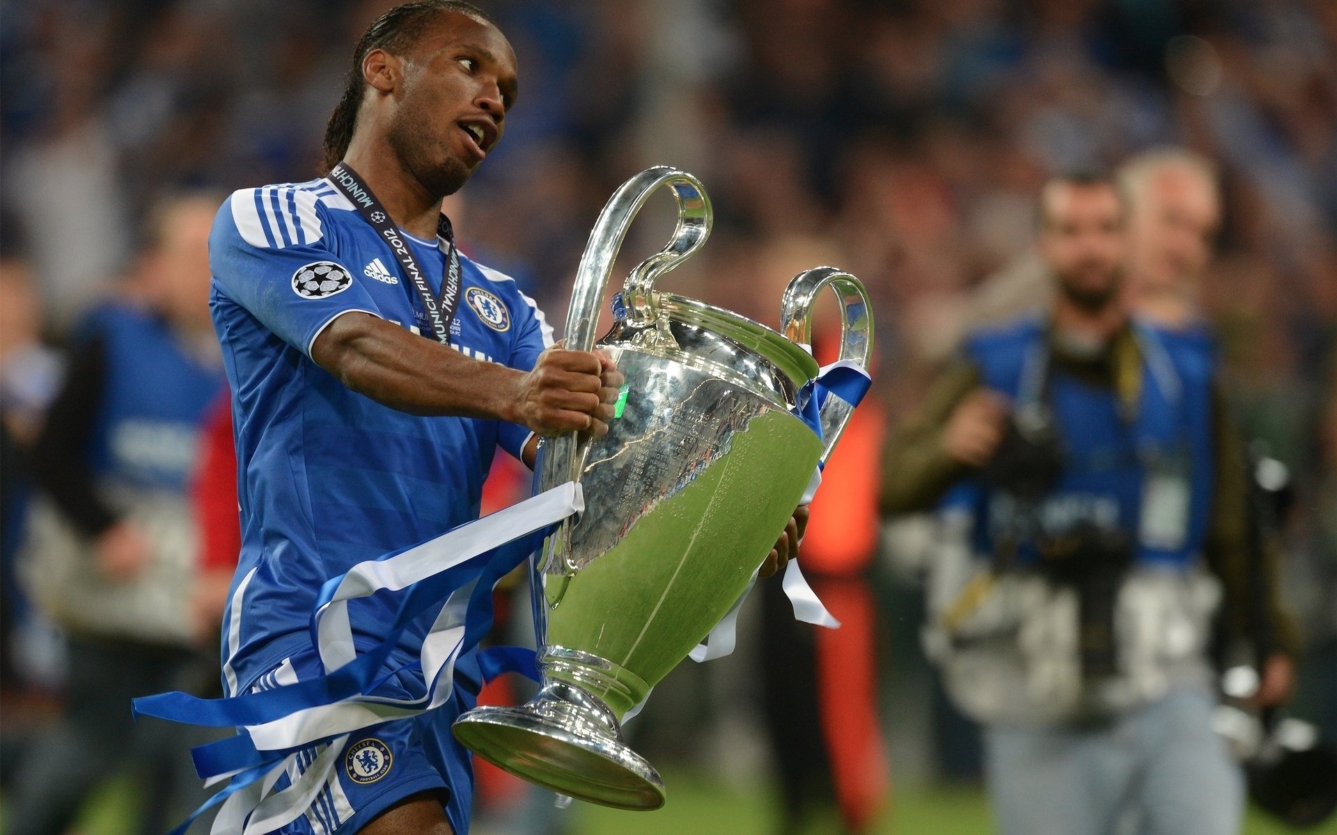Drogba: The most expensive Ivorian player in history, played in the 2012 UEFA Champions League Final. 1920x1200 HD Wallpaper.
