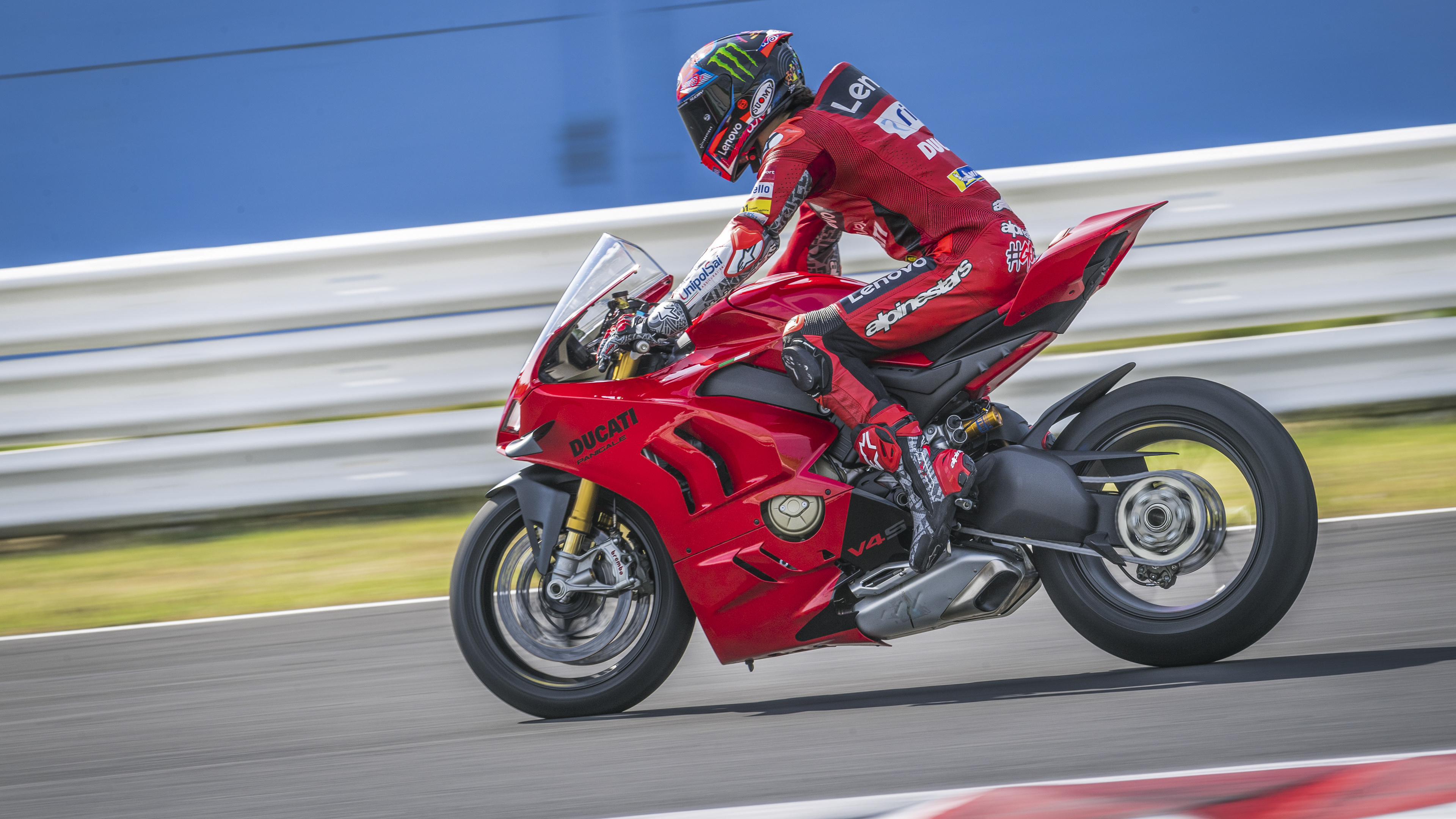 Ducati Panigale V4 2022, Enhanced performance, Lightweight design, Unleash the Beast, 3840x2160 4K Desktop