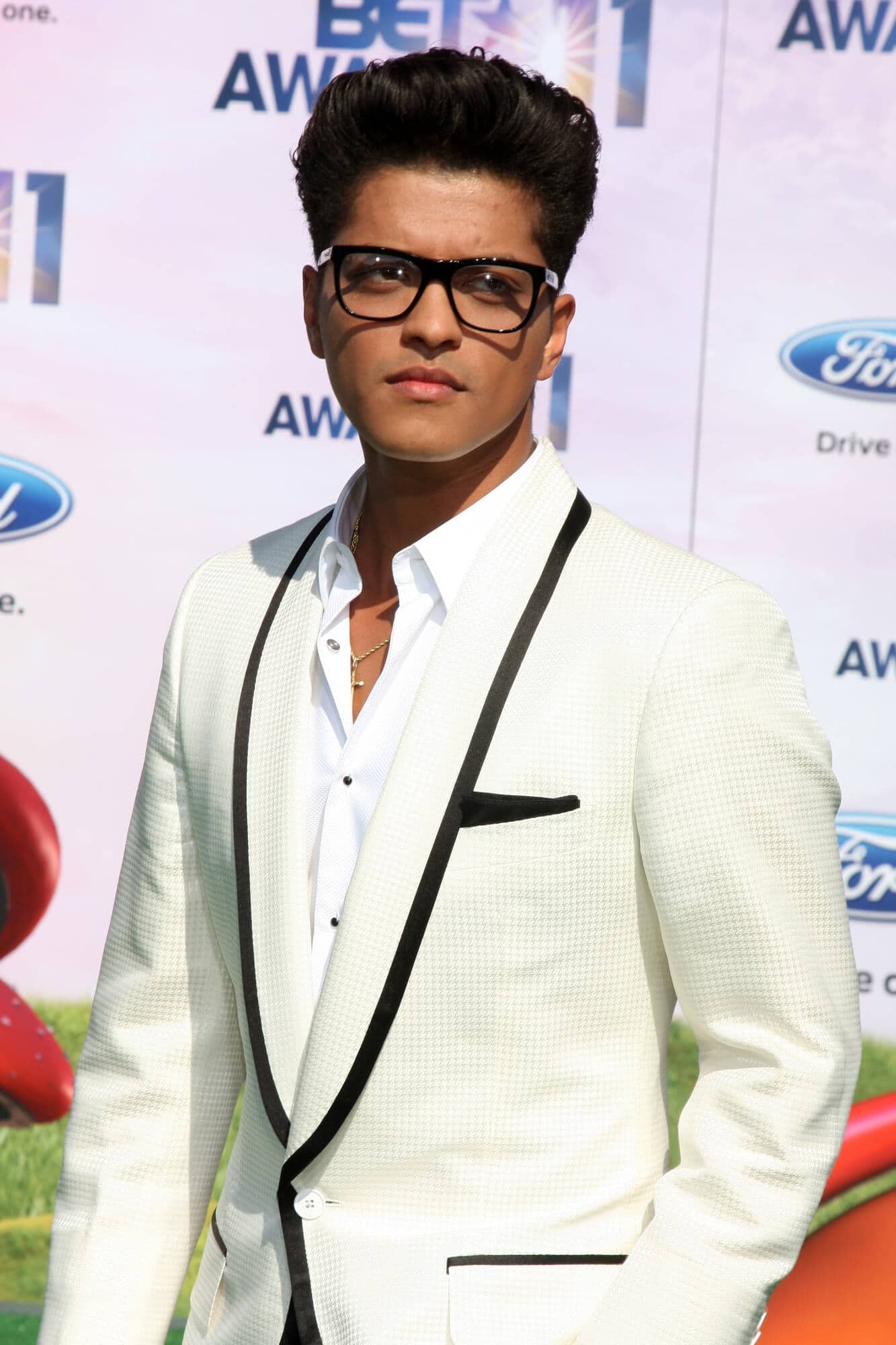 Bruno Mars personal style, Girlfriend and Height, 1340x2000 HD Phone