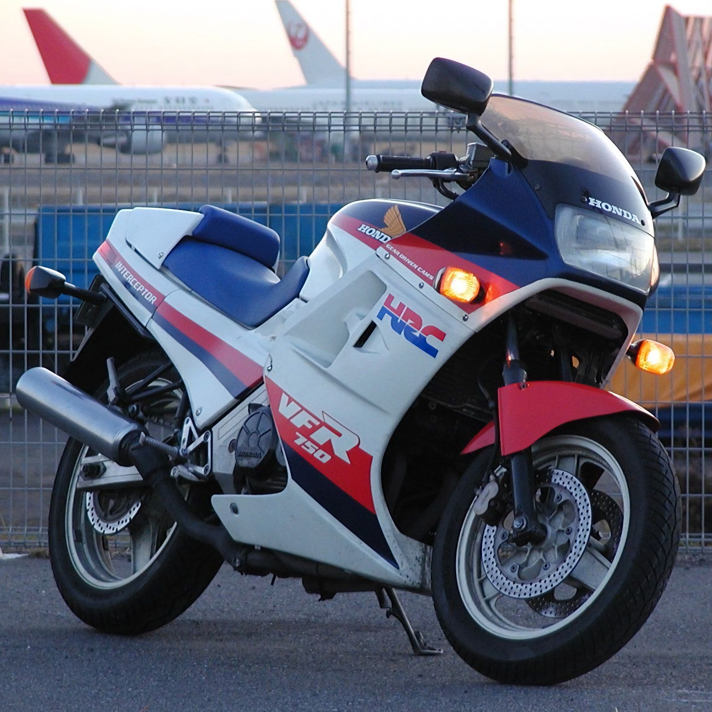 Honda VFR750F Interceptor, Classic bike, Superior handling, Thrilling adventures, 2330x2330 HD Handy