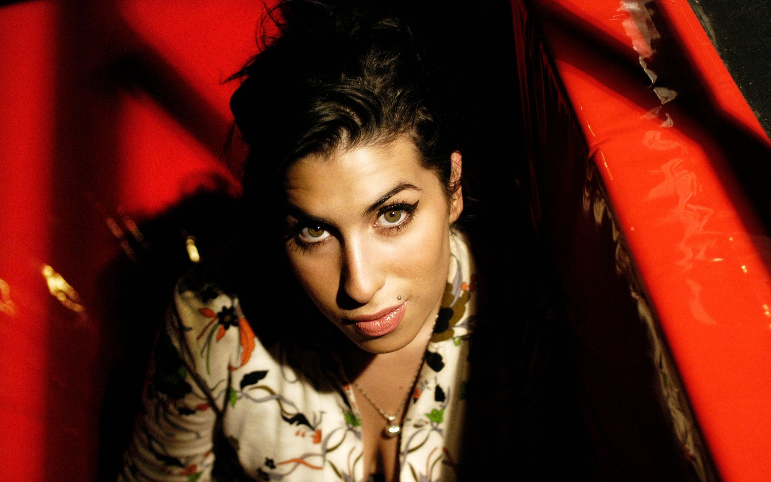 Amy Winehouse, HD wallpaper, Stunning background, Captivating image, 2560x1600 HD Desktop