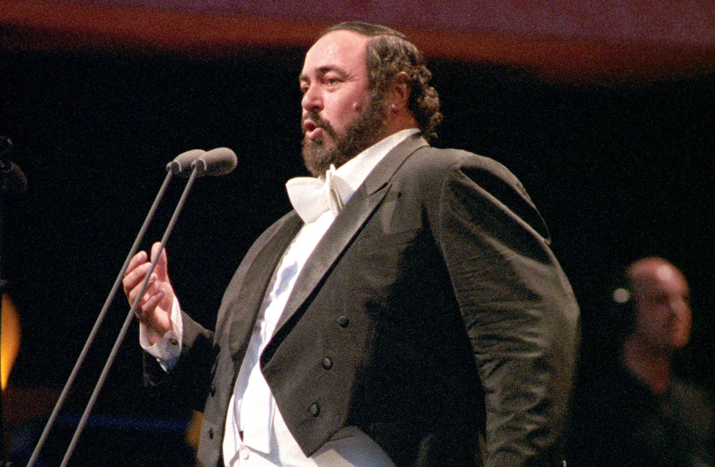 Luciano Pavarotti, Meals for a tenor, Butler reveals, 2370x1550 HD Desktop