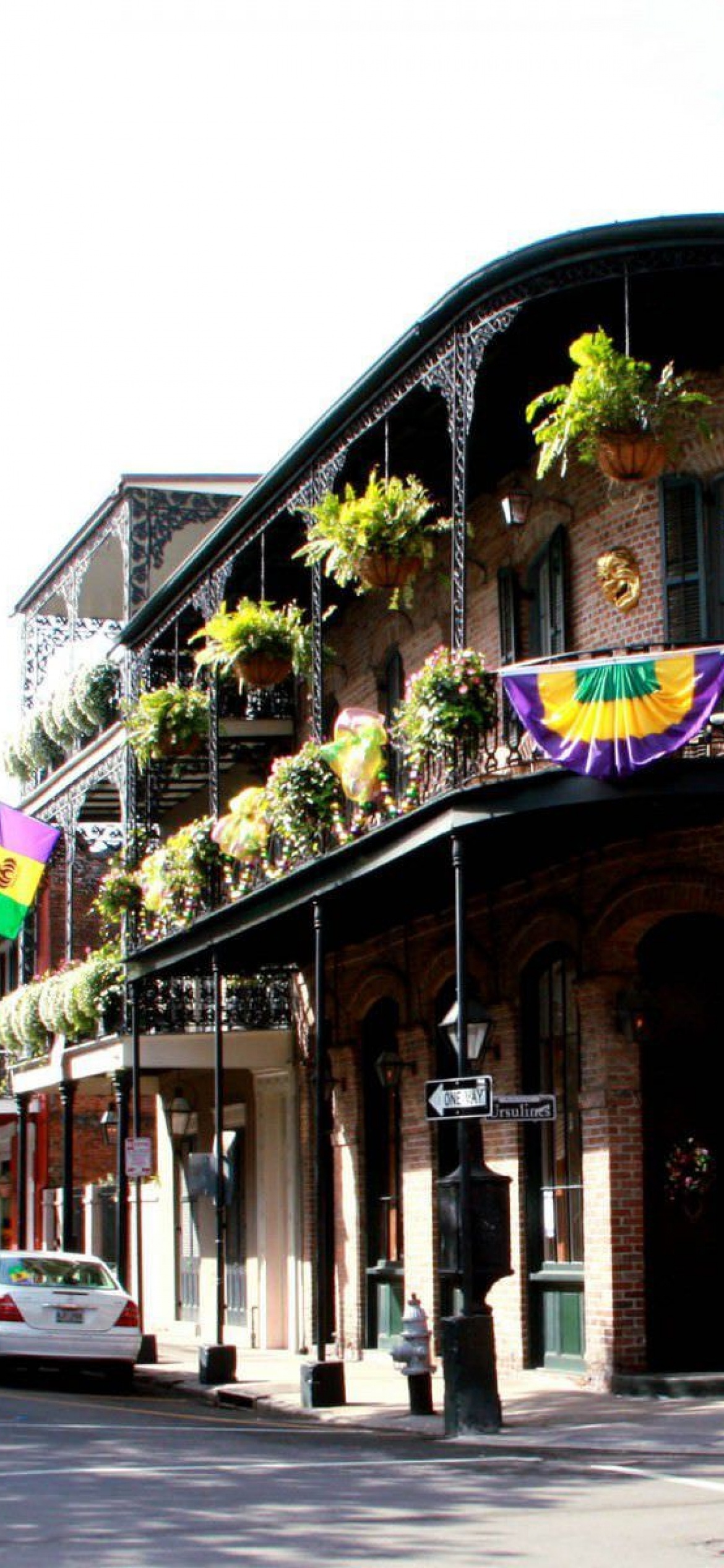 French Quarter scenery, Vibrant neighborhood, Architectural beauty, Captivating streets, 1170x2540 HD Handy