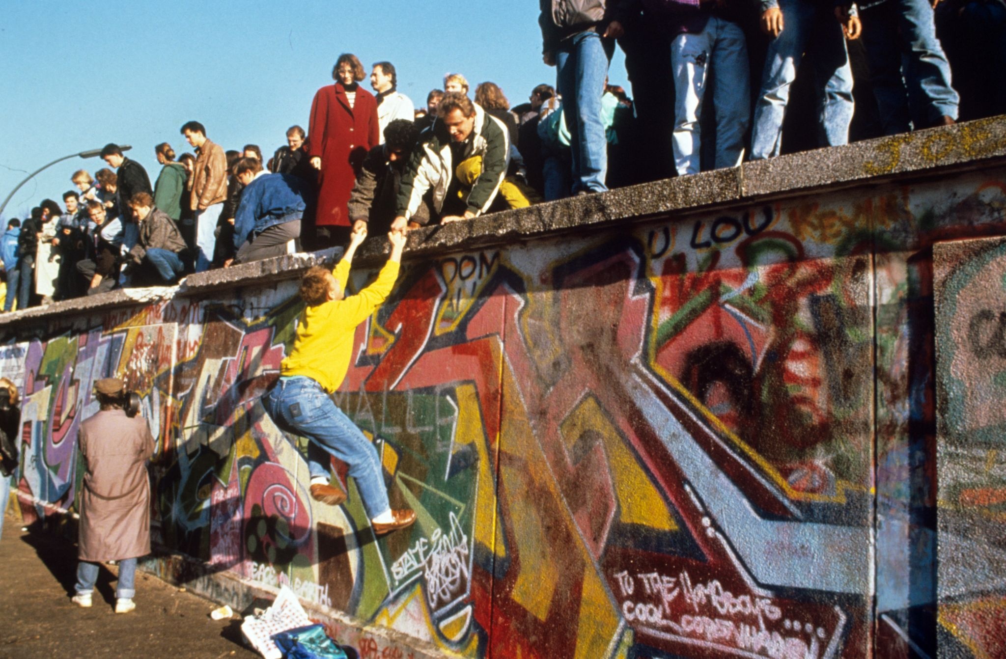 Berlin Wall, Travels, Iconic photos, 30 years ago, 2050x1350 HD Desktop