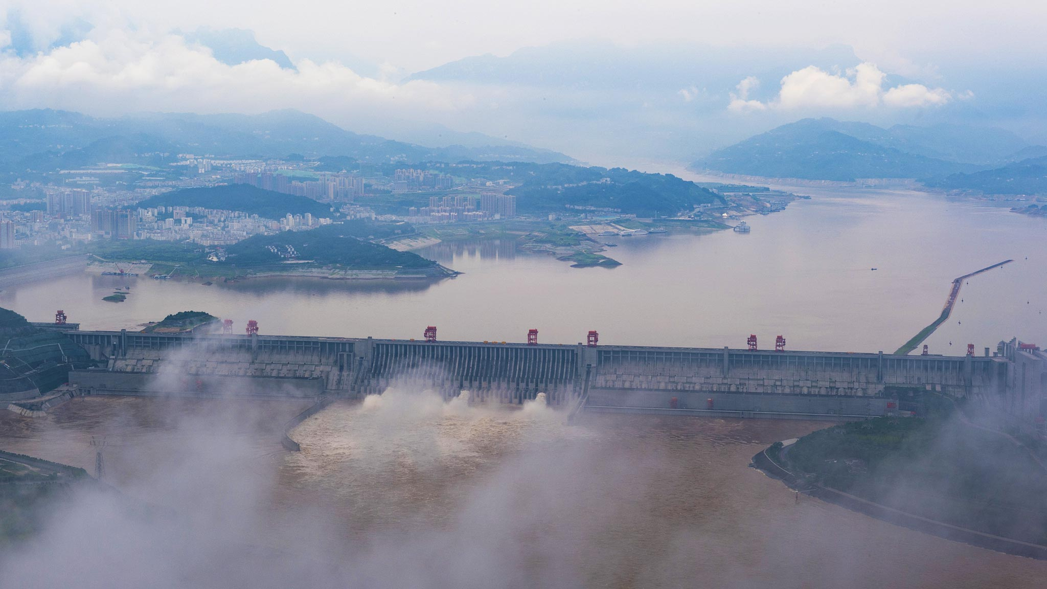 Three Gorges, Time lapse video, First flood formed, Discharge from the dam, 2050x1160 HD Desktop