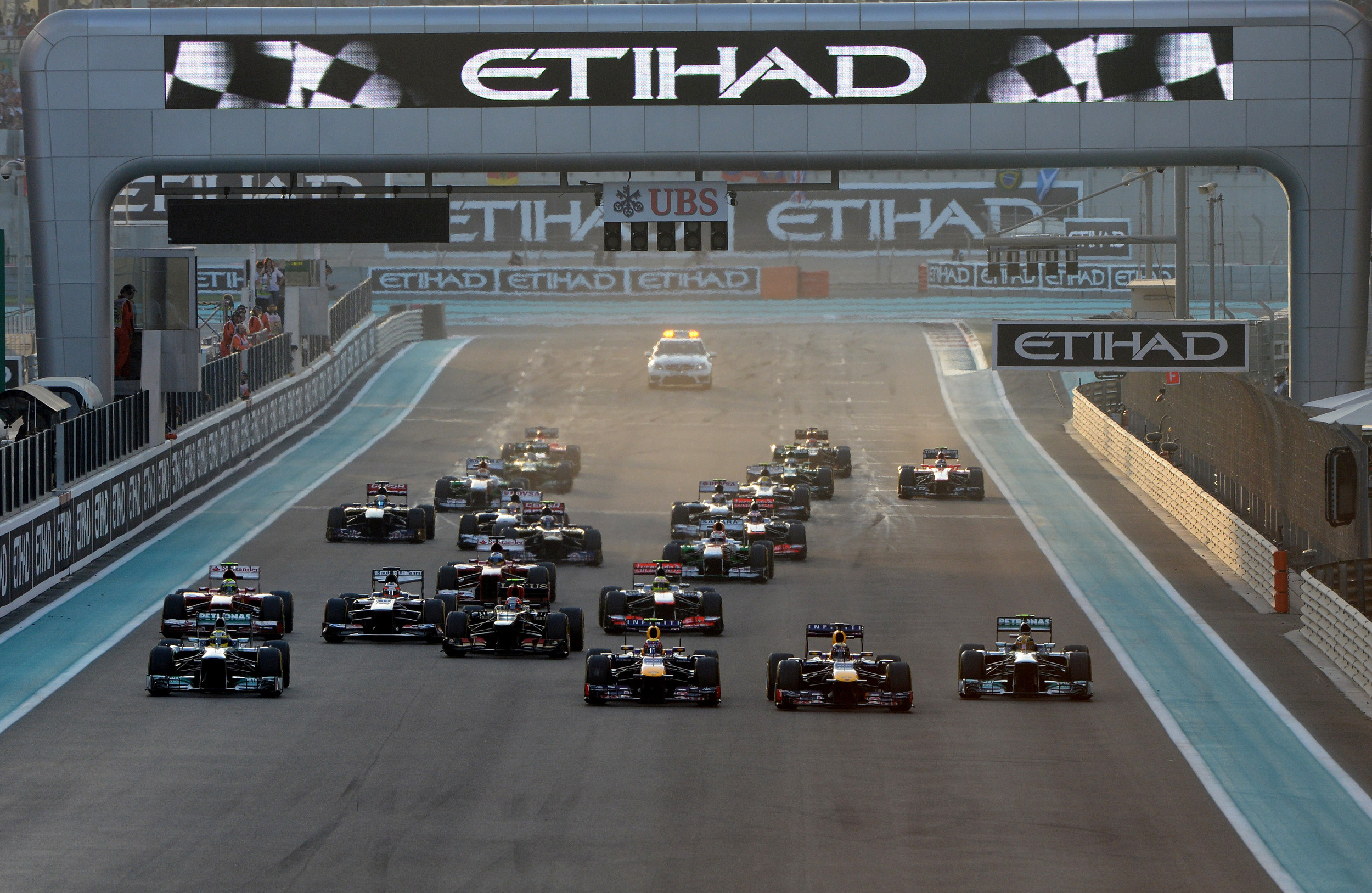 Grand Prix F1, Abu Dhabi GP photo gallery, 2500x1630 HD Desktop
