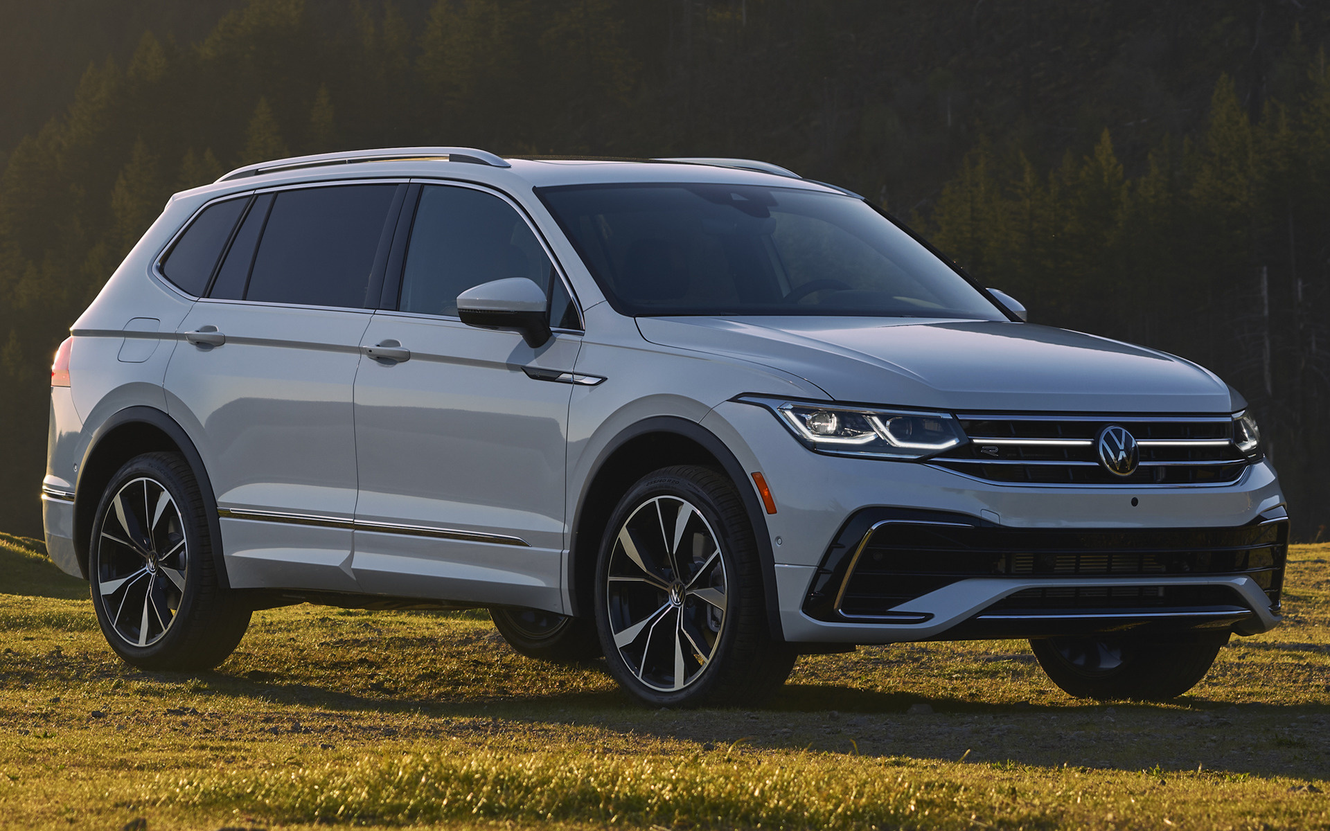 Volkswagen Tiguan r line us, Sleek and sporty, Spacious and practical, Smooth and responsive, 1920x1200 HD Desktop
