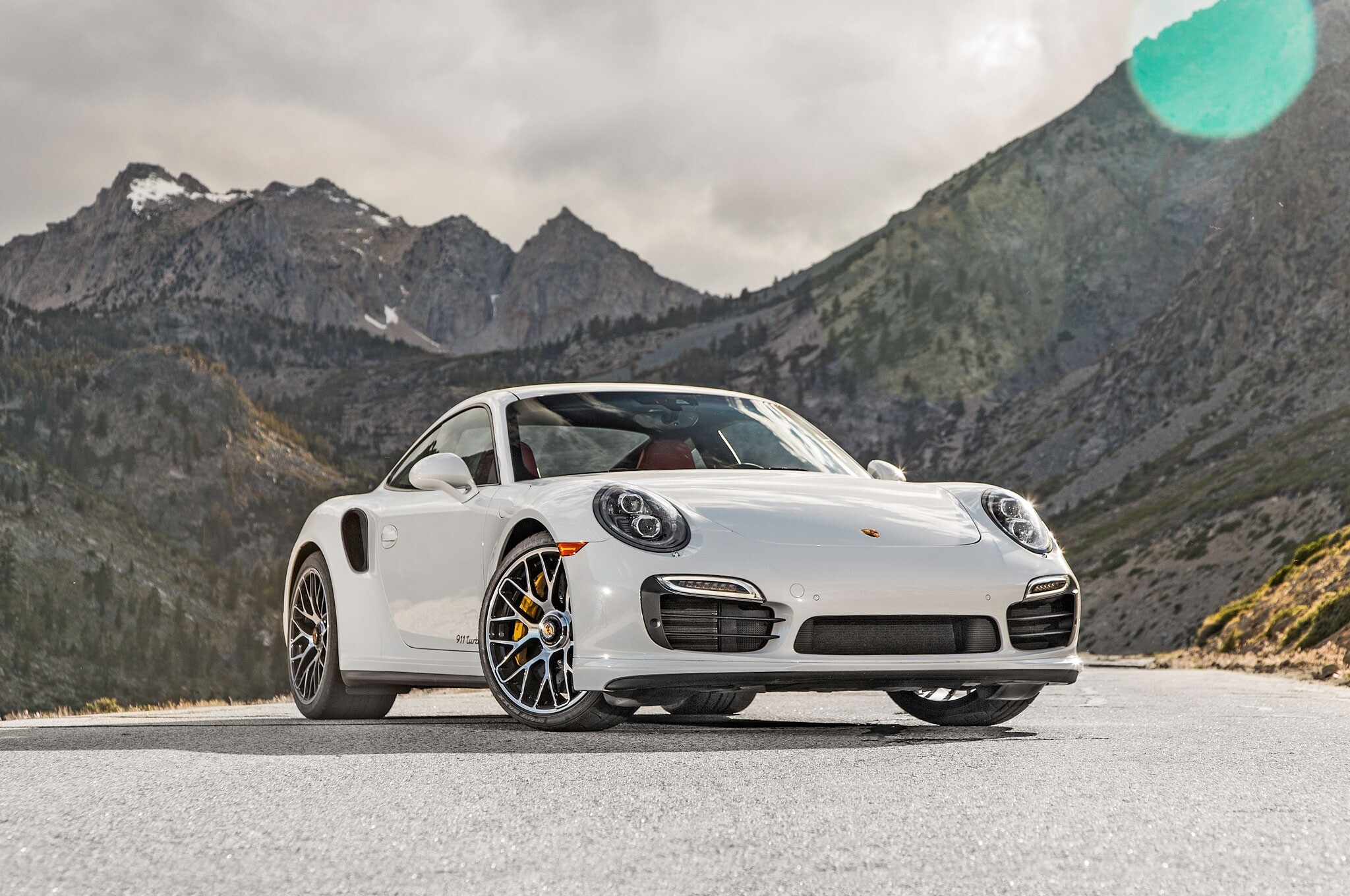 Porsche 911: The 996 styling shared its front end with mid-engine entry-level Boxster. 2050x1360 HD Background.