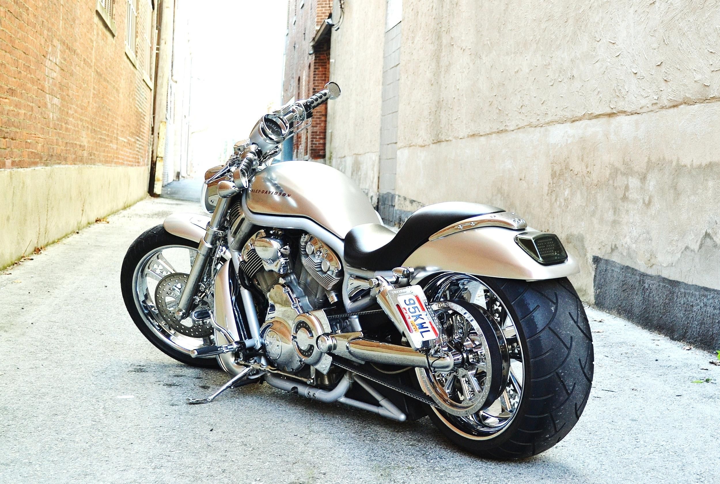 Harley-Davidson Bikes, Bobber motorcycle beauty, Harley's custom creations, 2500x1690 HD Desktop