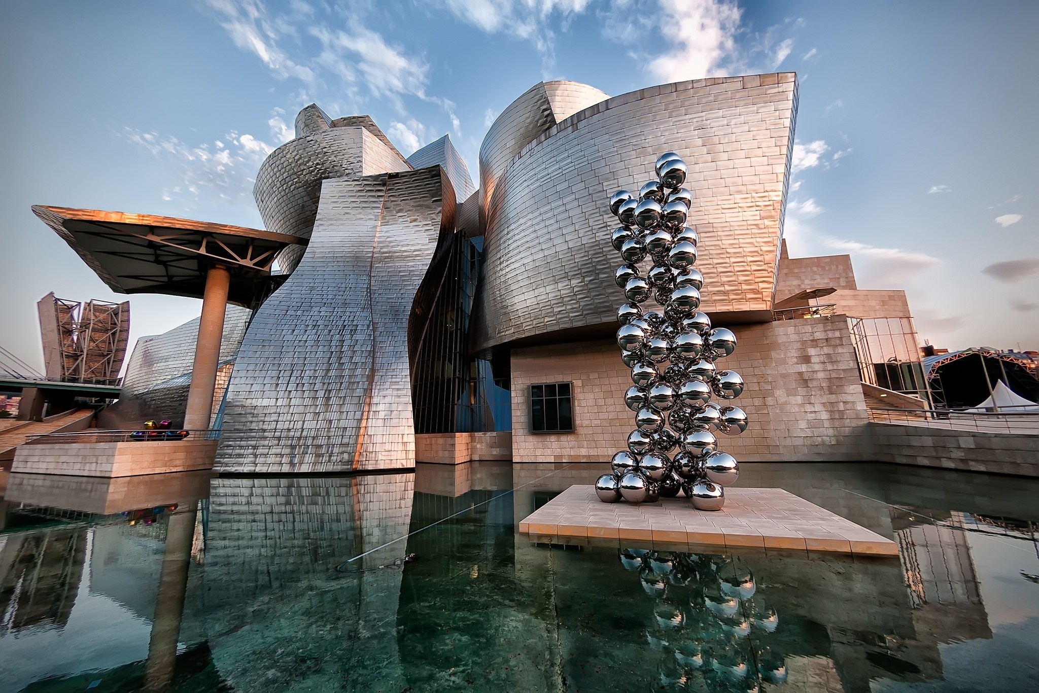 Das Leben und Werk von Frank Gehry erkunden, 2050x1370 HD Desktop