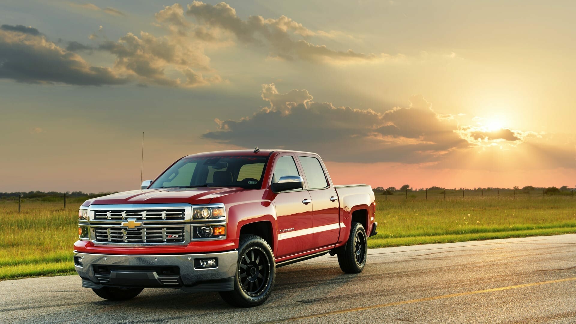 Chevrolet Silverado: A half-ton truck, Shares mechanical commonality with the GMC Sierra. 1920x1080 Full HD Background.