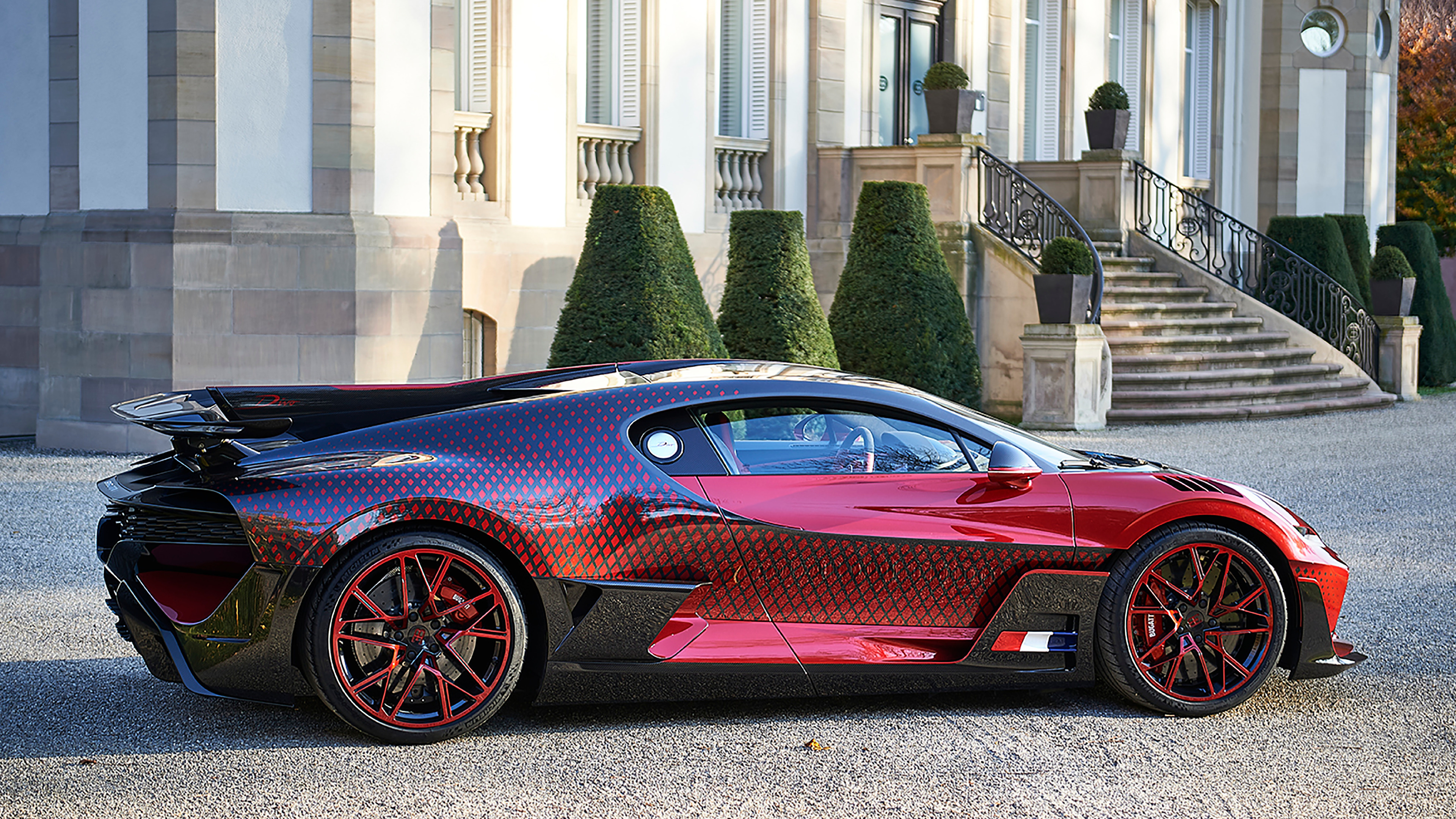Bugatti Divo, Lady Bug edition, Stunning aesthetics, High-end luxury car, 3840x2160 4K Desktop