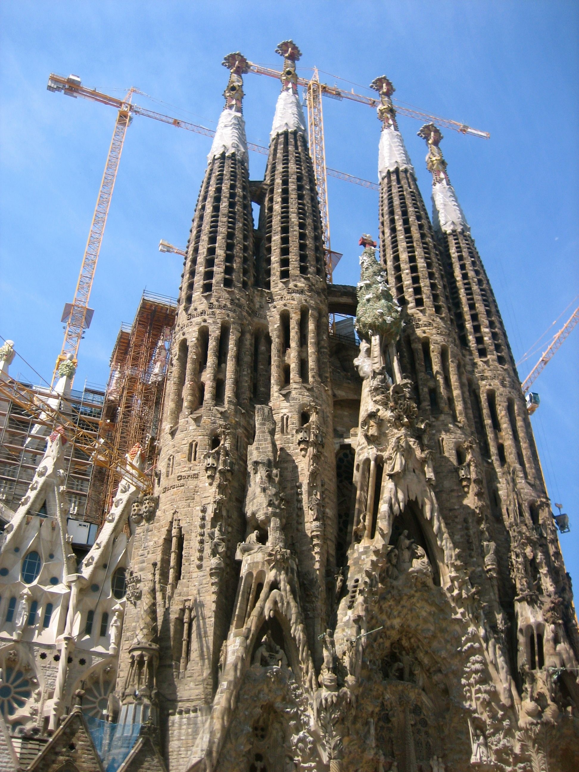 Sagrada Familia, Barcelona landmark, Gaudi masterpiece, Architectural marvel, 1950x2600 HD Phone