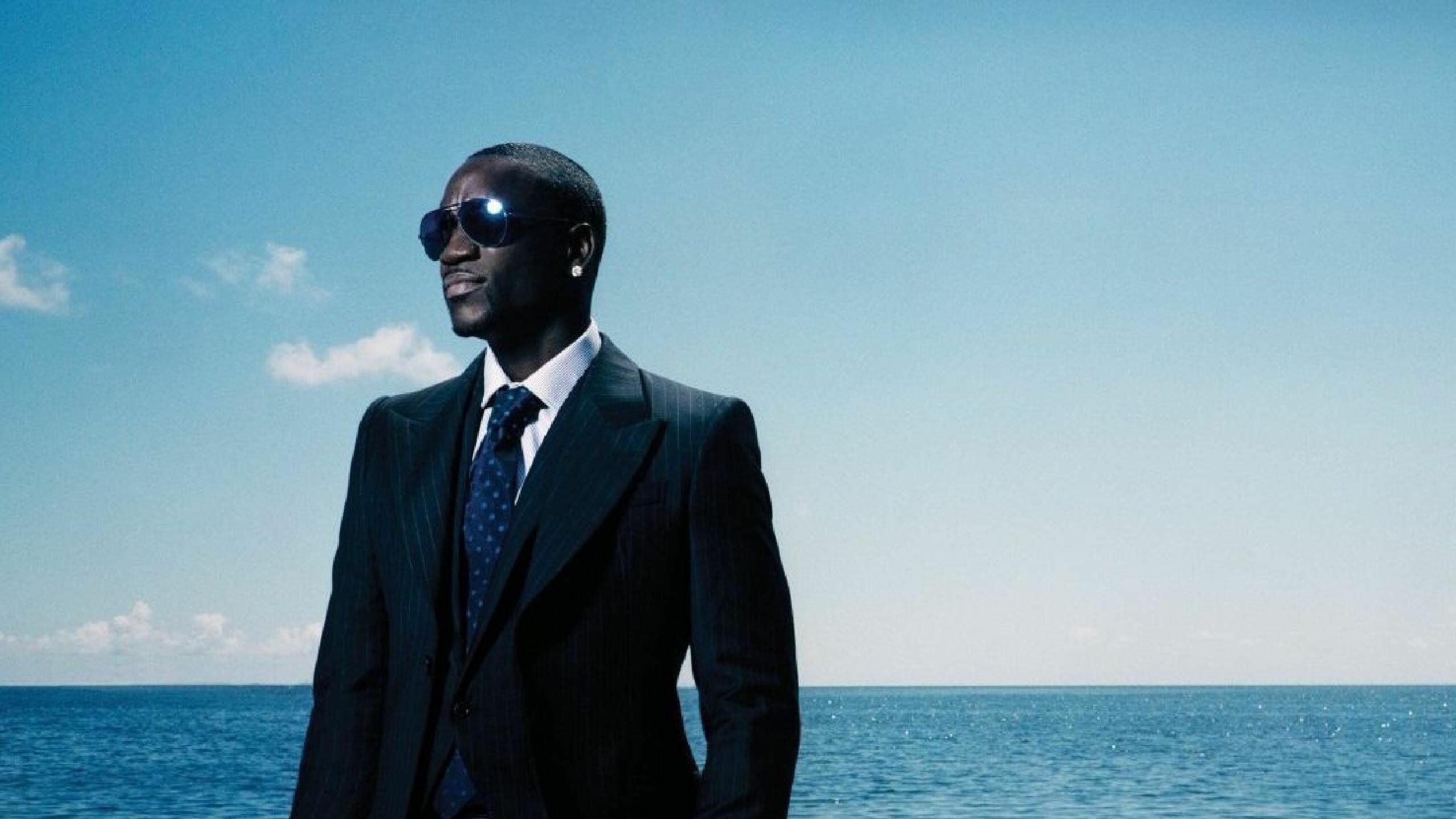 Akon, Multi-talented artist, Grammy award winner, International superstar, 2560x1440 HD Desktop