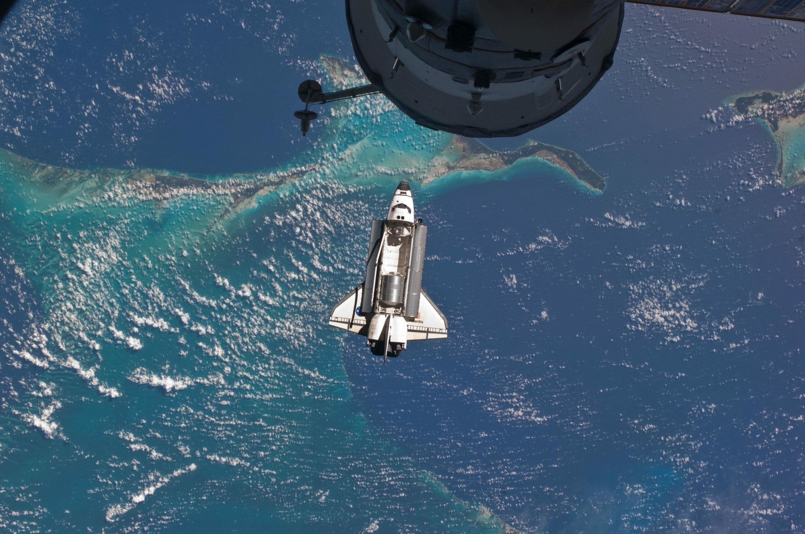 Space Shuttle: Atlantis, The first orbiter, Enterprise, was built in 1976. 2560x1700 HD Wallpaper.