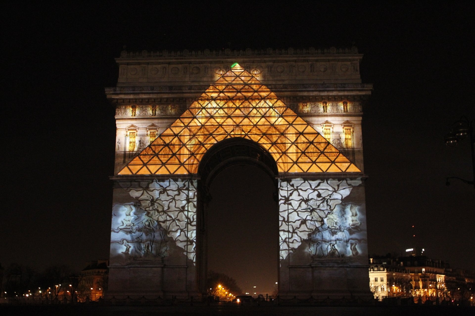 Arc de Triomphe, Triumphal arch, Majestic sculpture, Symbolic victory, 1920x1280 HD Desktop