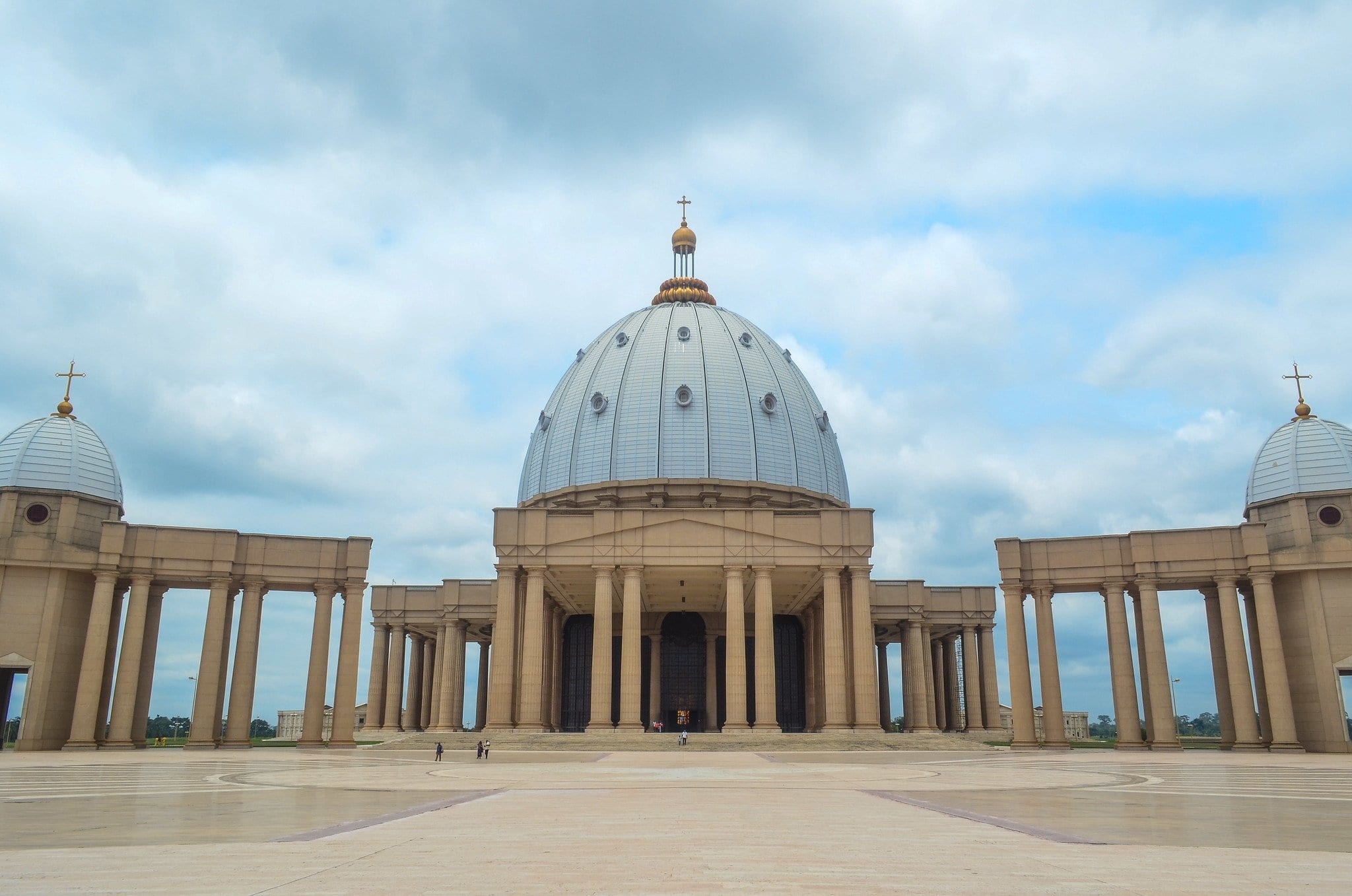 Yamoussoukro travels, Our Lady of Peace, Basilica, Weird facts, 2050x1360 HD Desktop