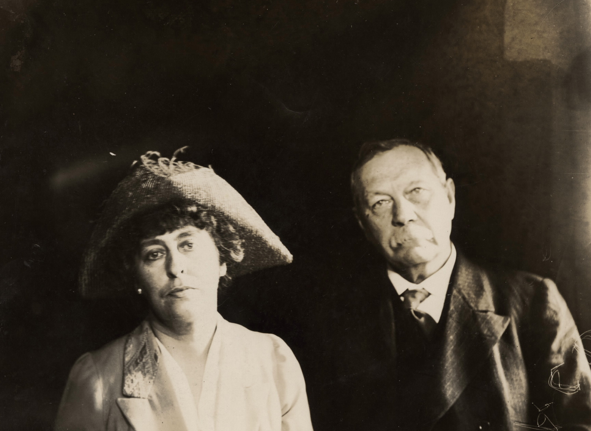 Clever facts about Arthur Conan Doyle, Man behind Sherlock Holmes, 1920x1410 HD Desktop